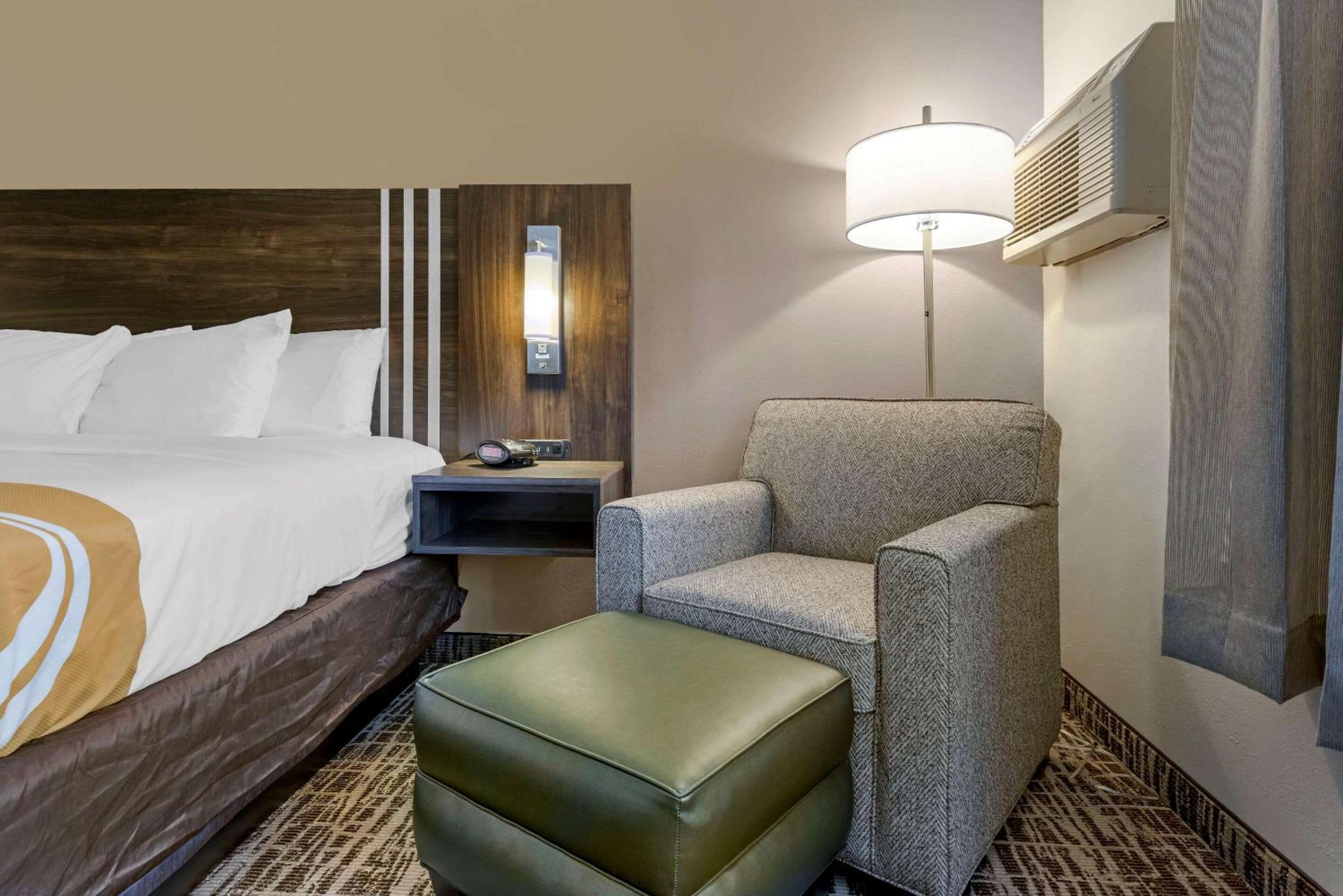 King Room - Non-Smoking - Photo 2