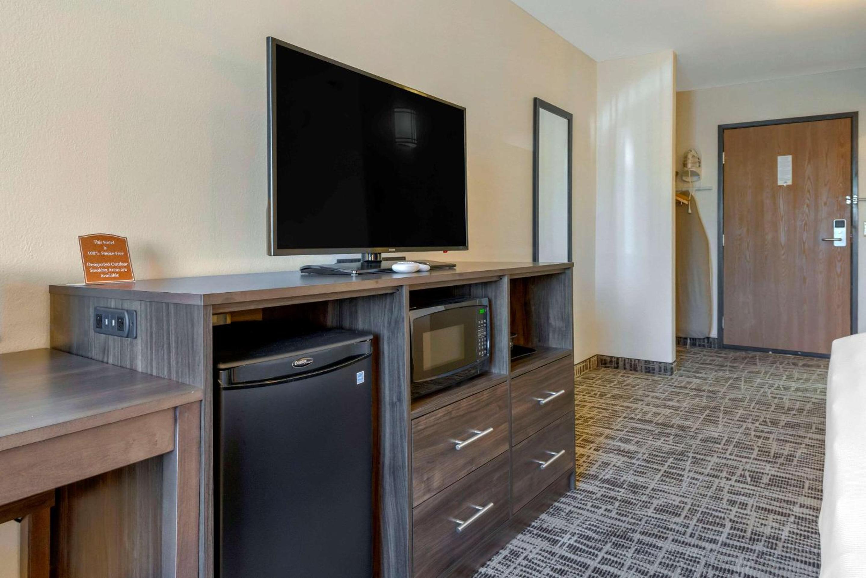 King Room - Non-Smoking - Photo 3