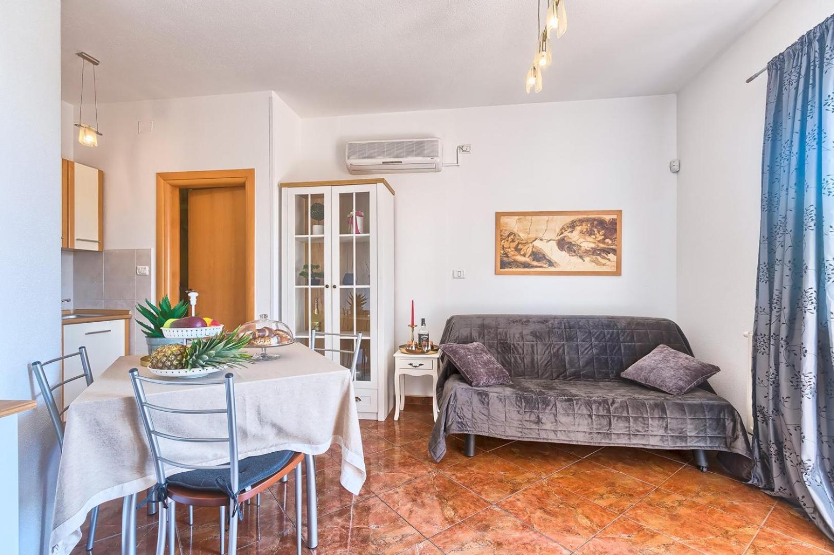 Apartment - Photo 16