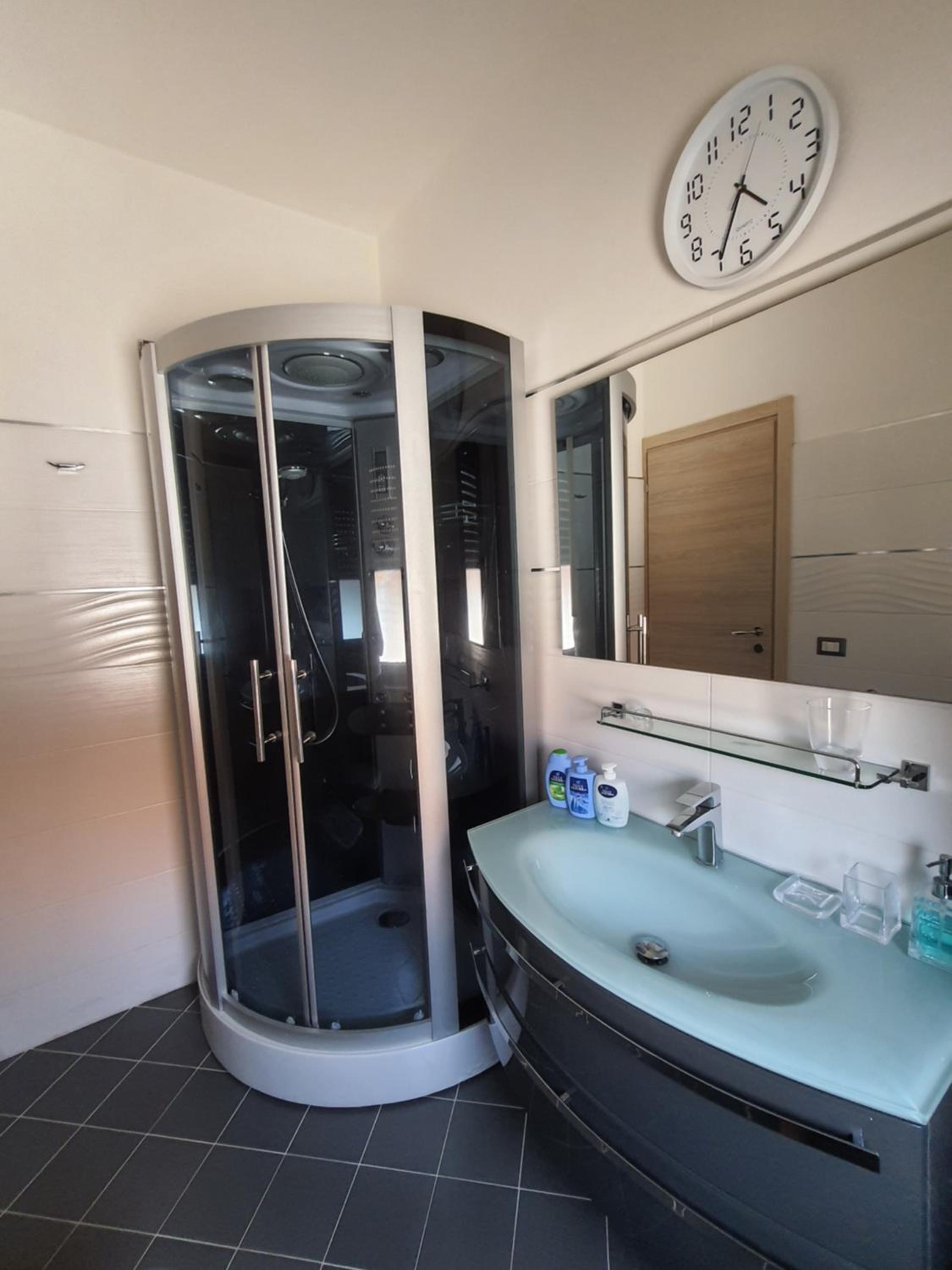 Deluxe Suite photo 3