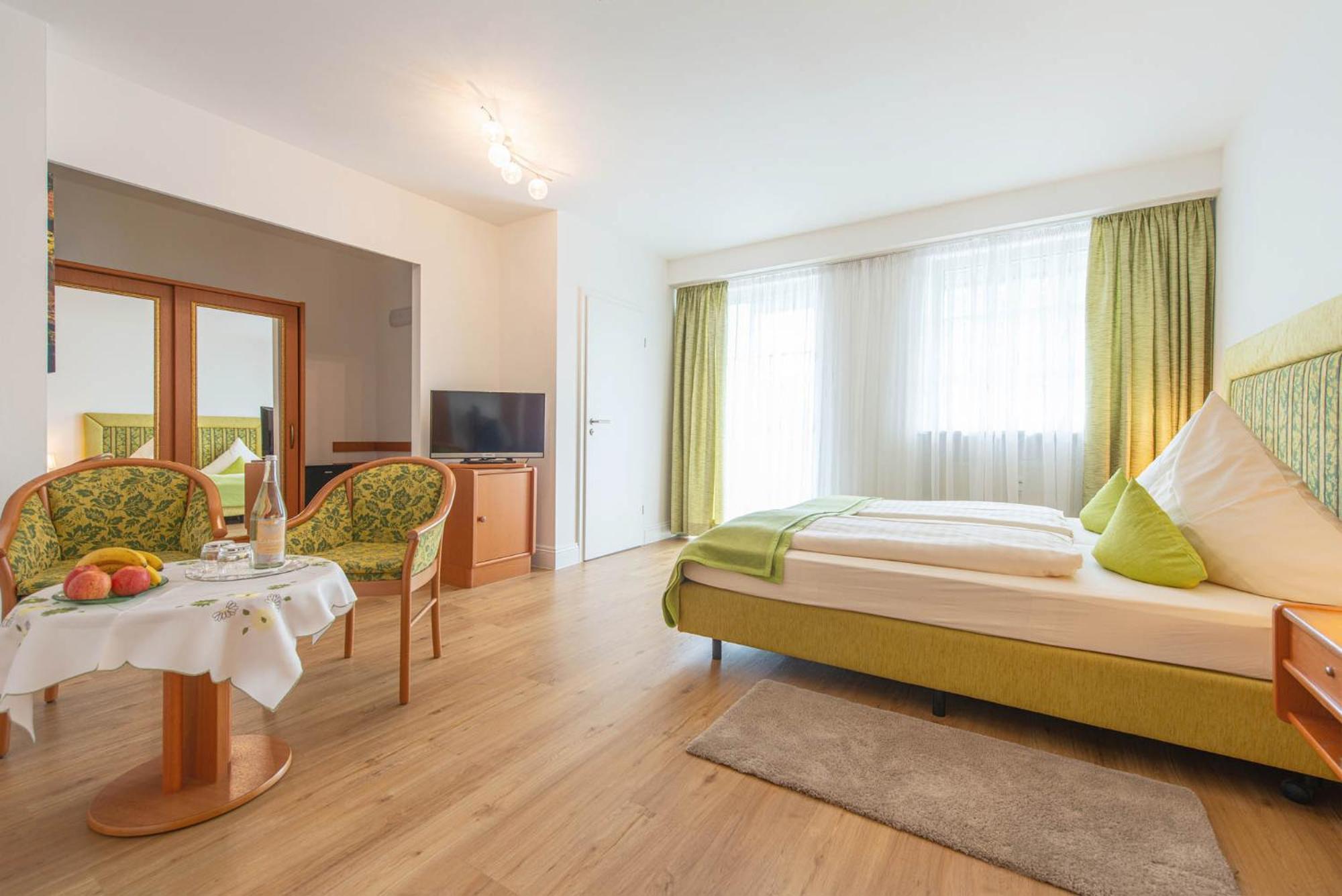 Deluxe Double Room with Balcony photo 2