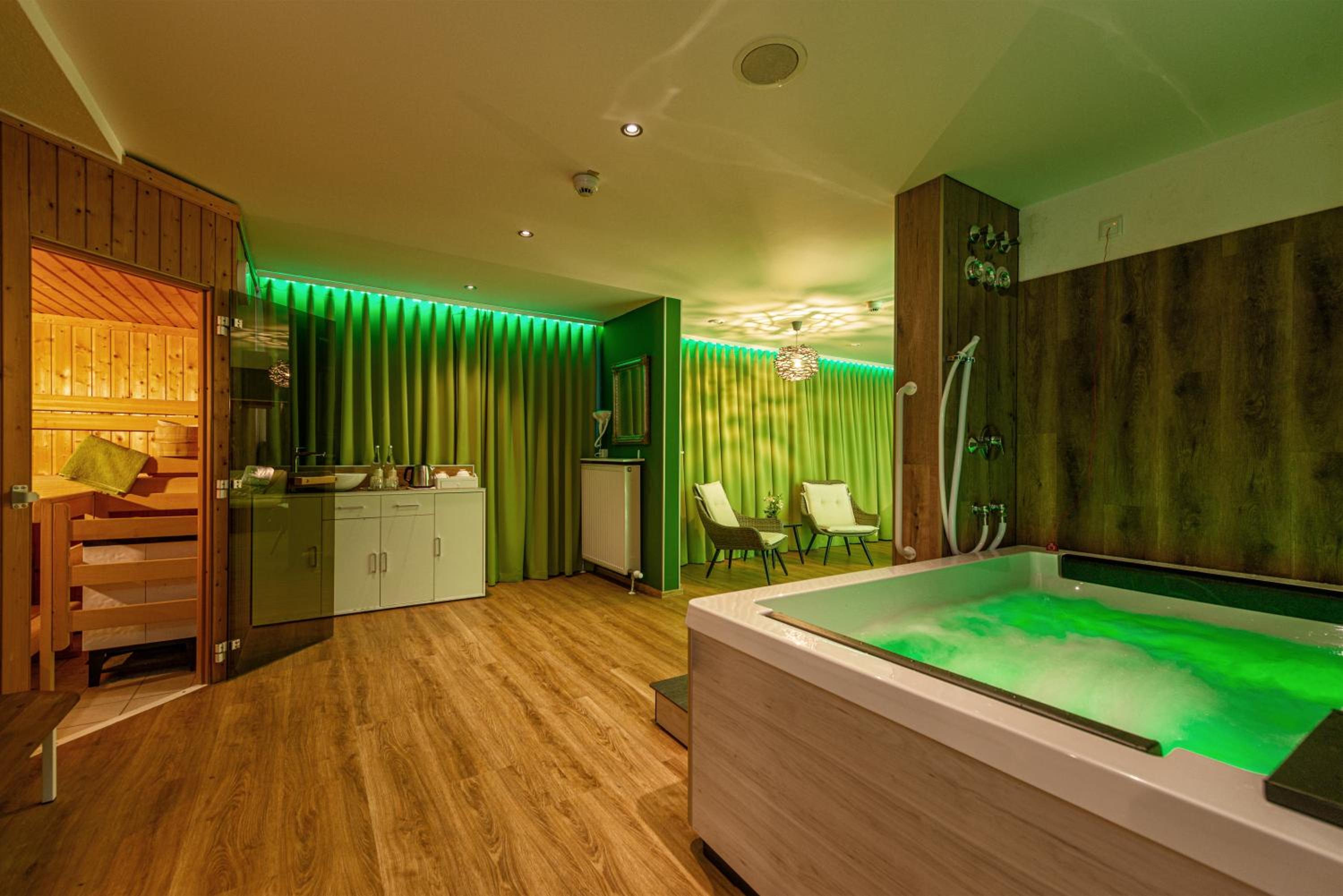 Deluxe Double Room with Balcony photo 1