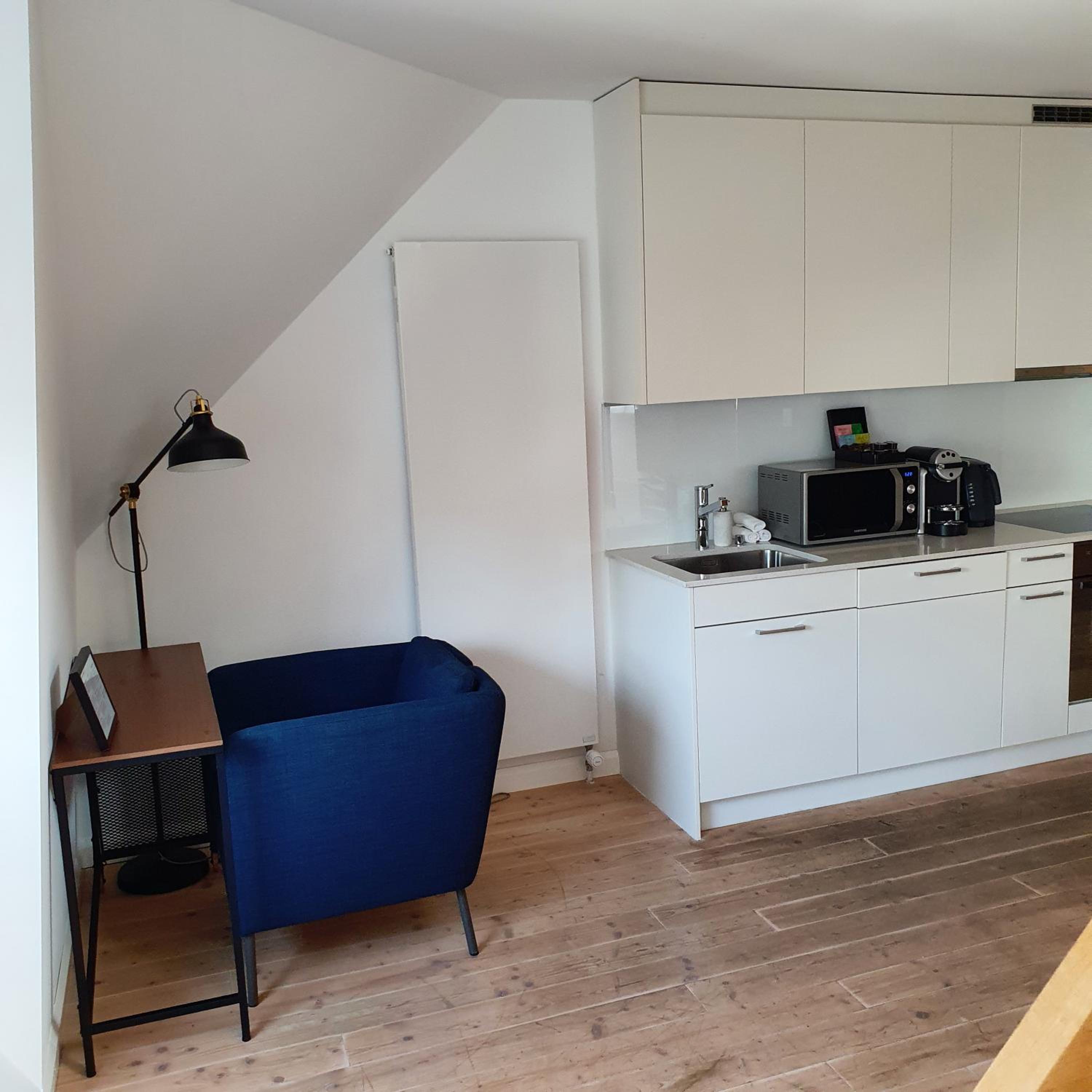 Apartment with Balcony photo 2