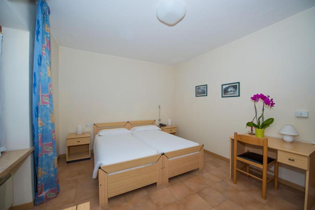 Wirtschafts-Doppel- oder Zweibettzimmer
