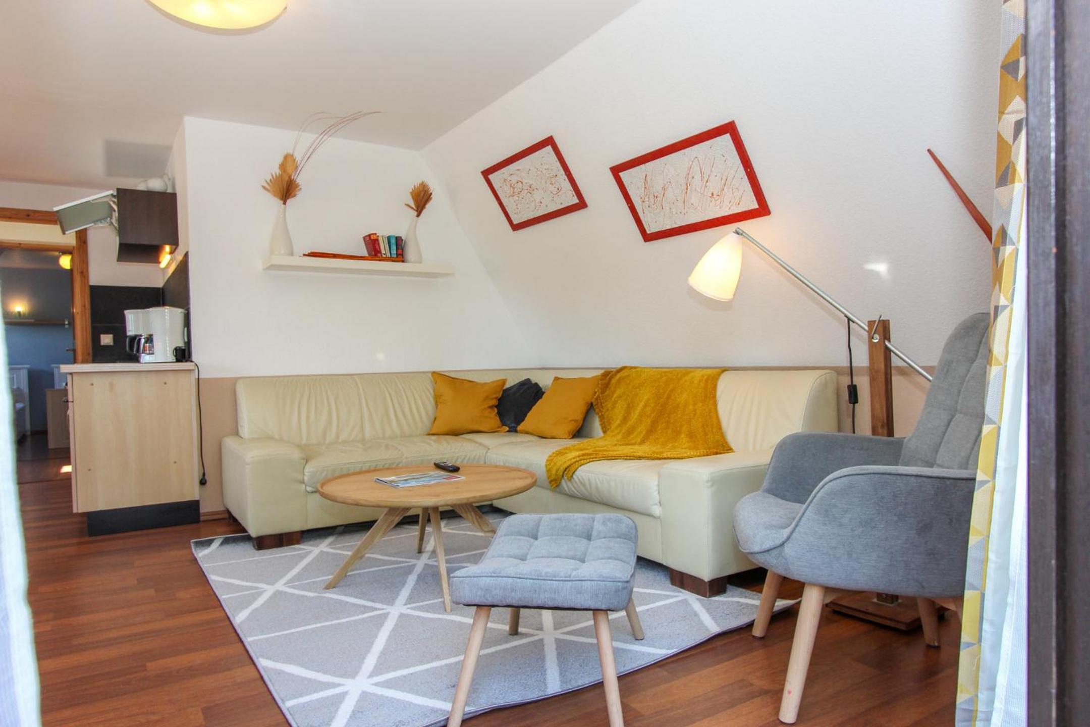 Apartment with Balcony photo 2