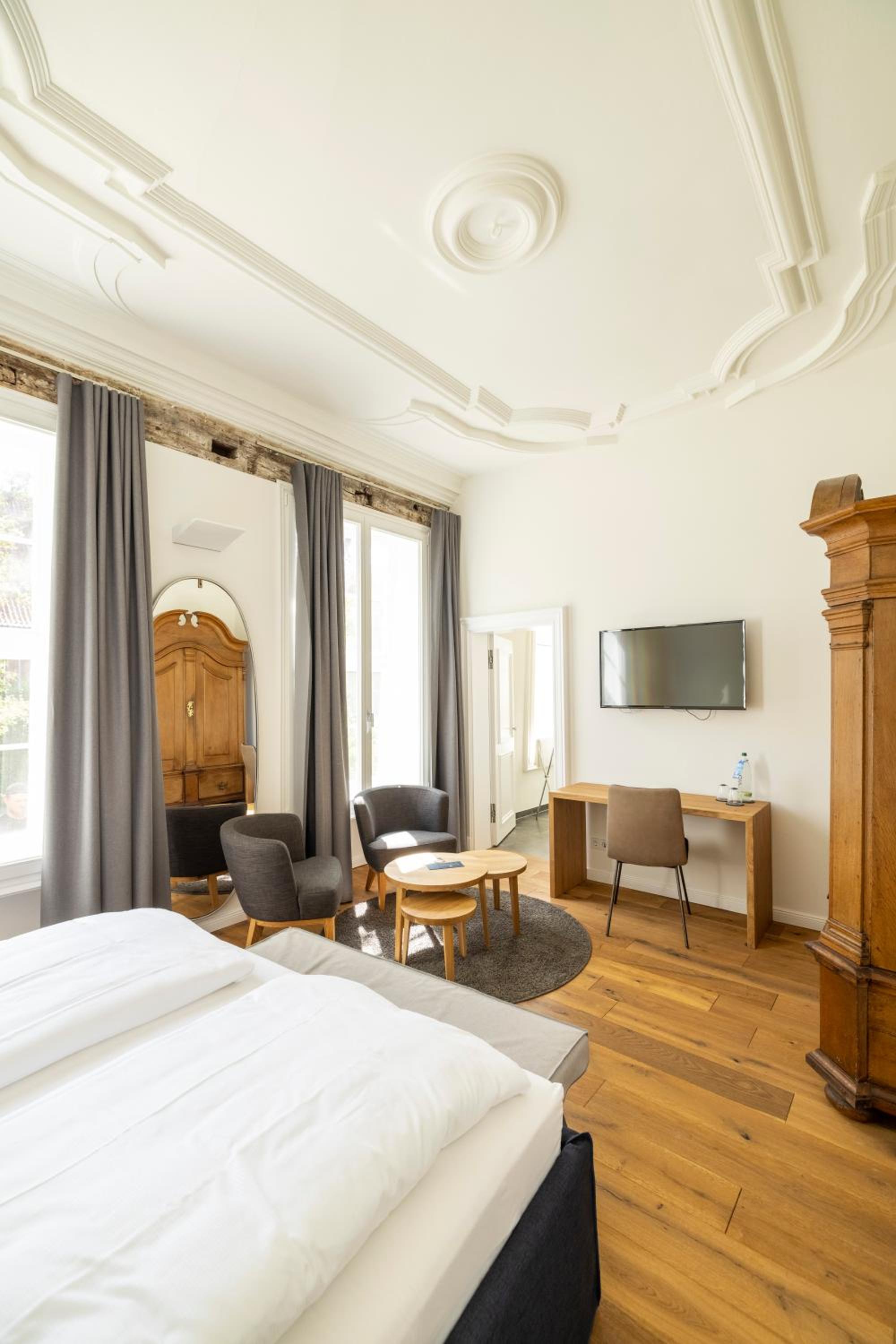 Deluxe King Room photo 2