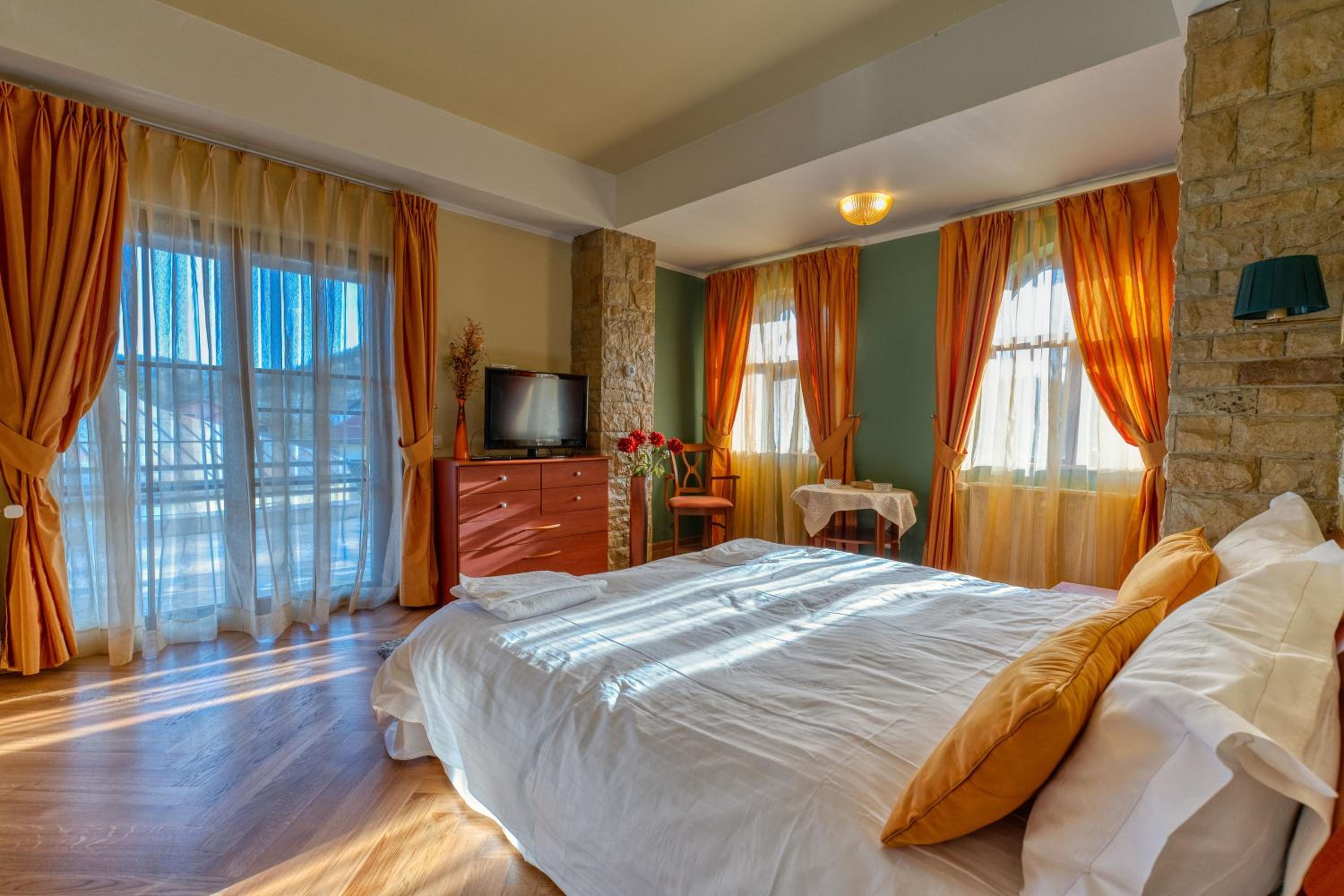 Two-Bedroom Suite - Photo 7