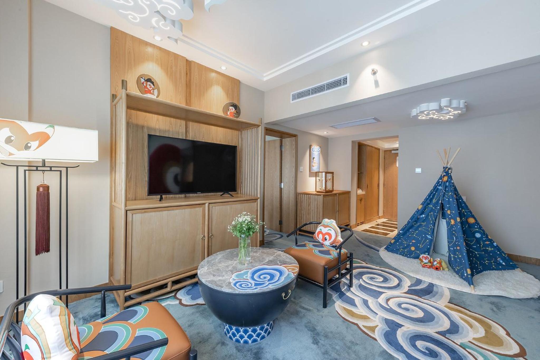 1 King Bed One Bedroom Suite Kids Theme