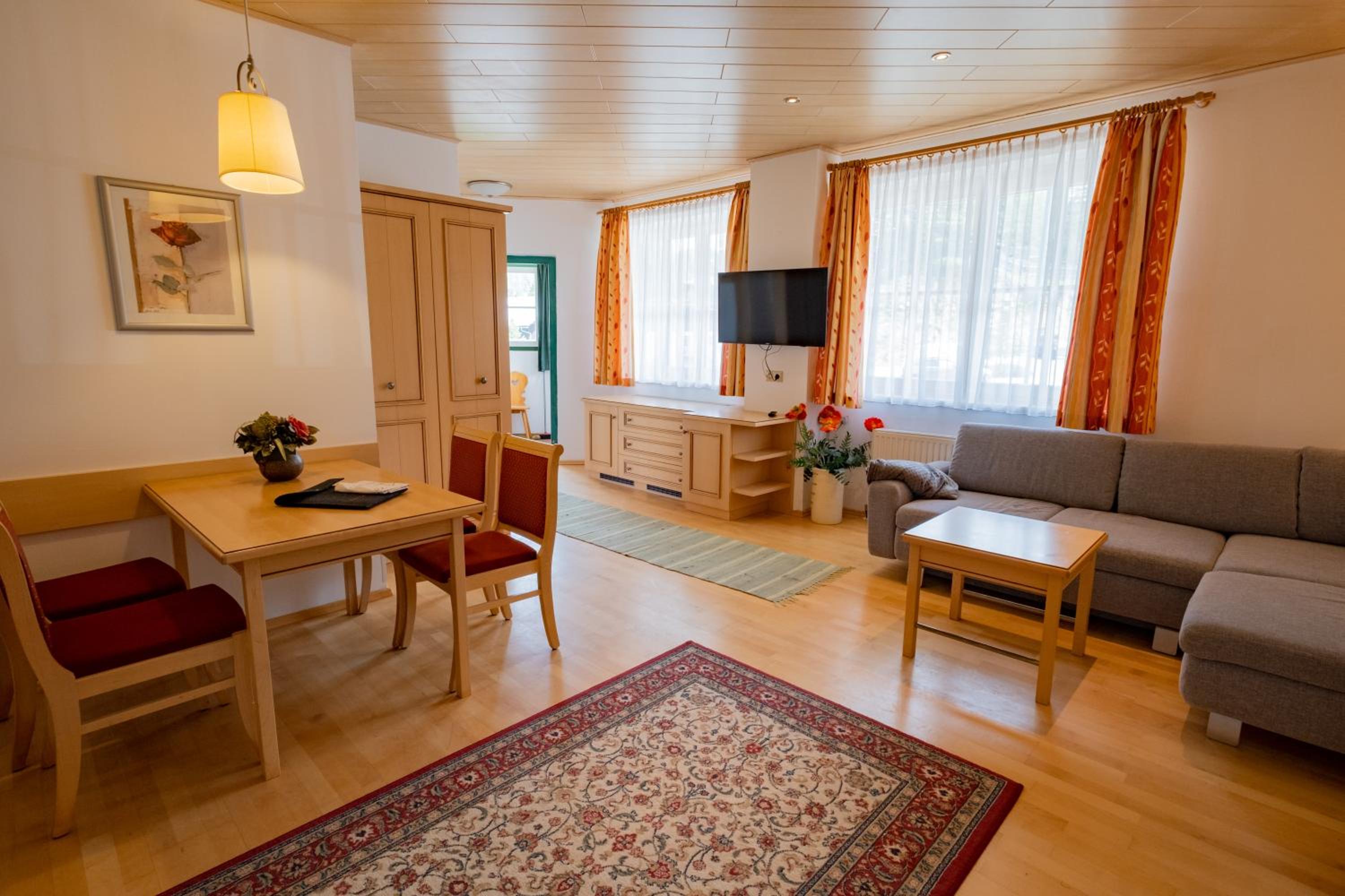 Apartment with Mountain View photo 1
