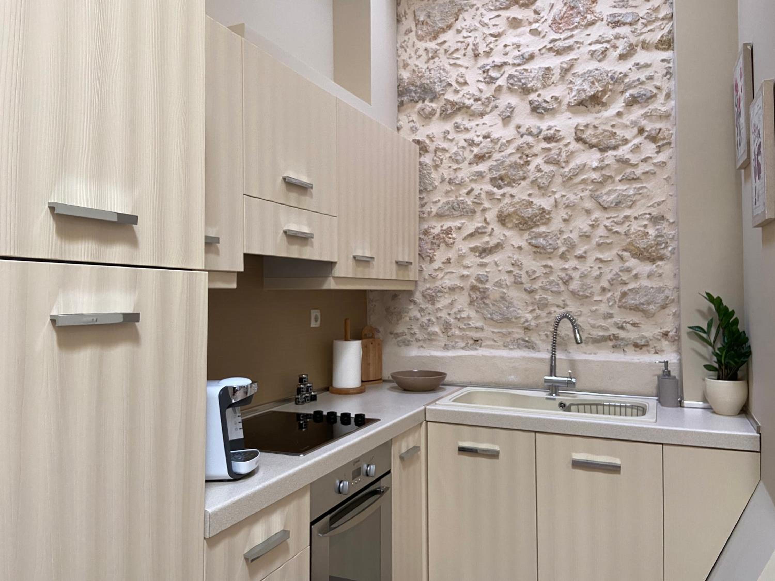 One-Bedroom Suite - Photo 6