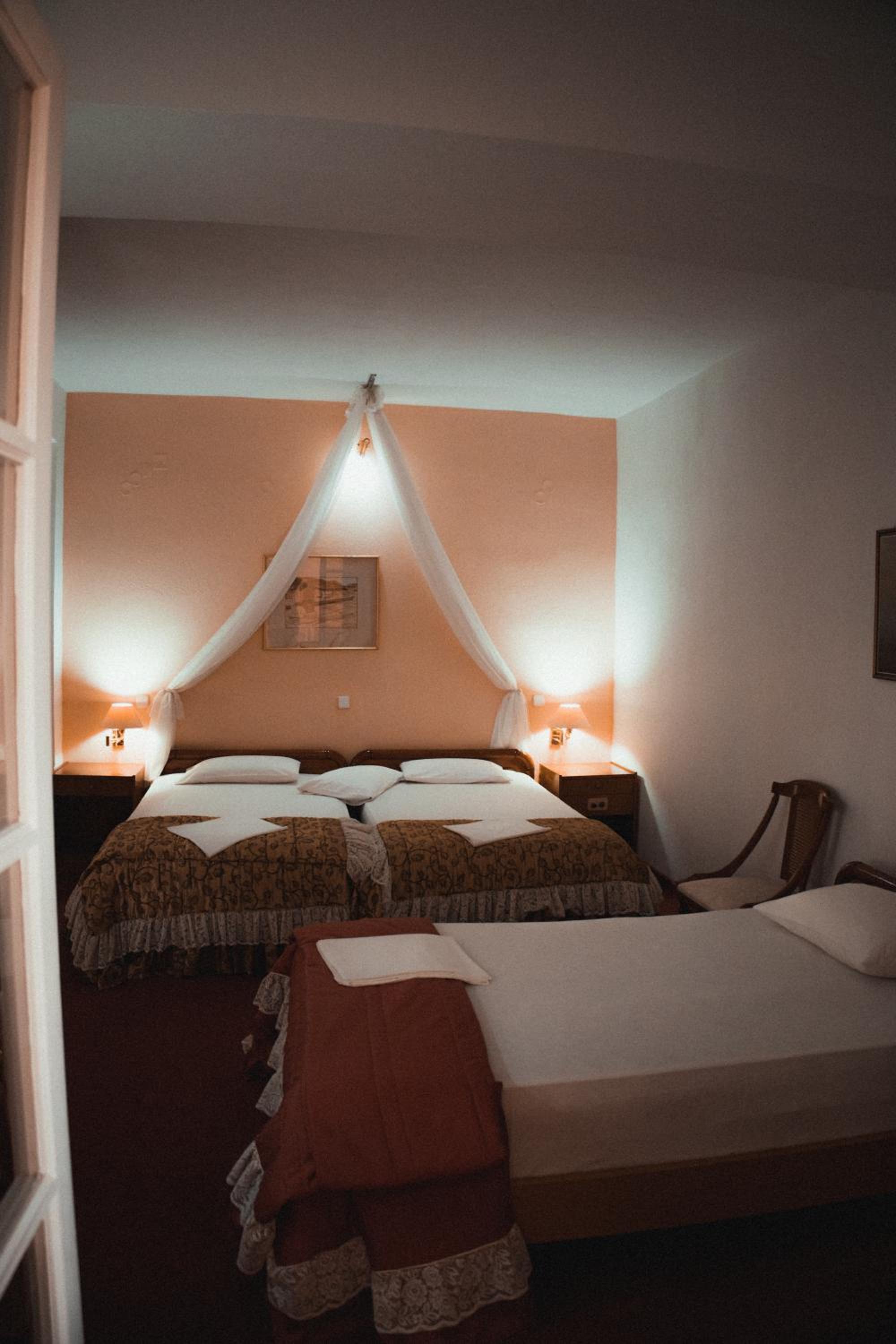 Suite with Pool View (2 - 5 adults) - Photo 4