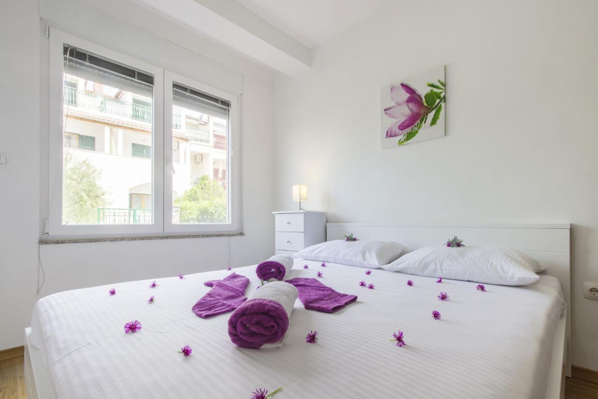 One-Bedroom Apartment with Terrace photo 2