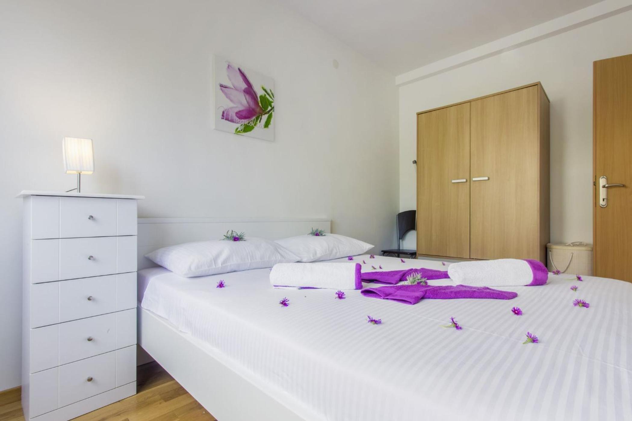 One-Bedroom Apartment with Terrace photo 3