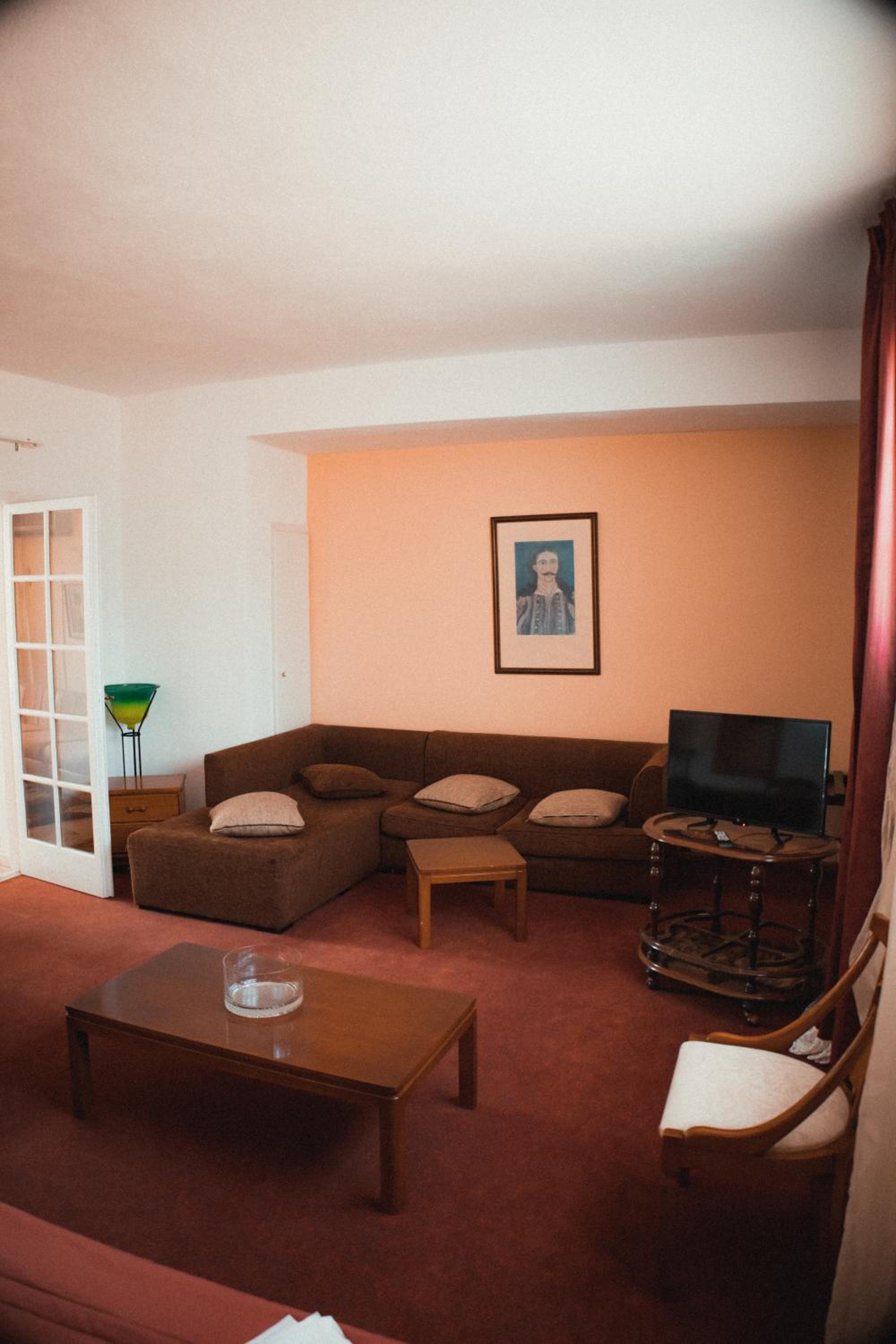 Suite with Pool View (2 - 5 adults) - Photo 10