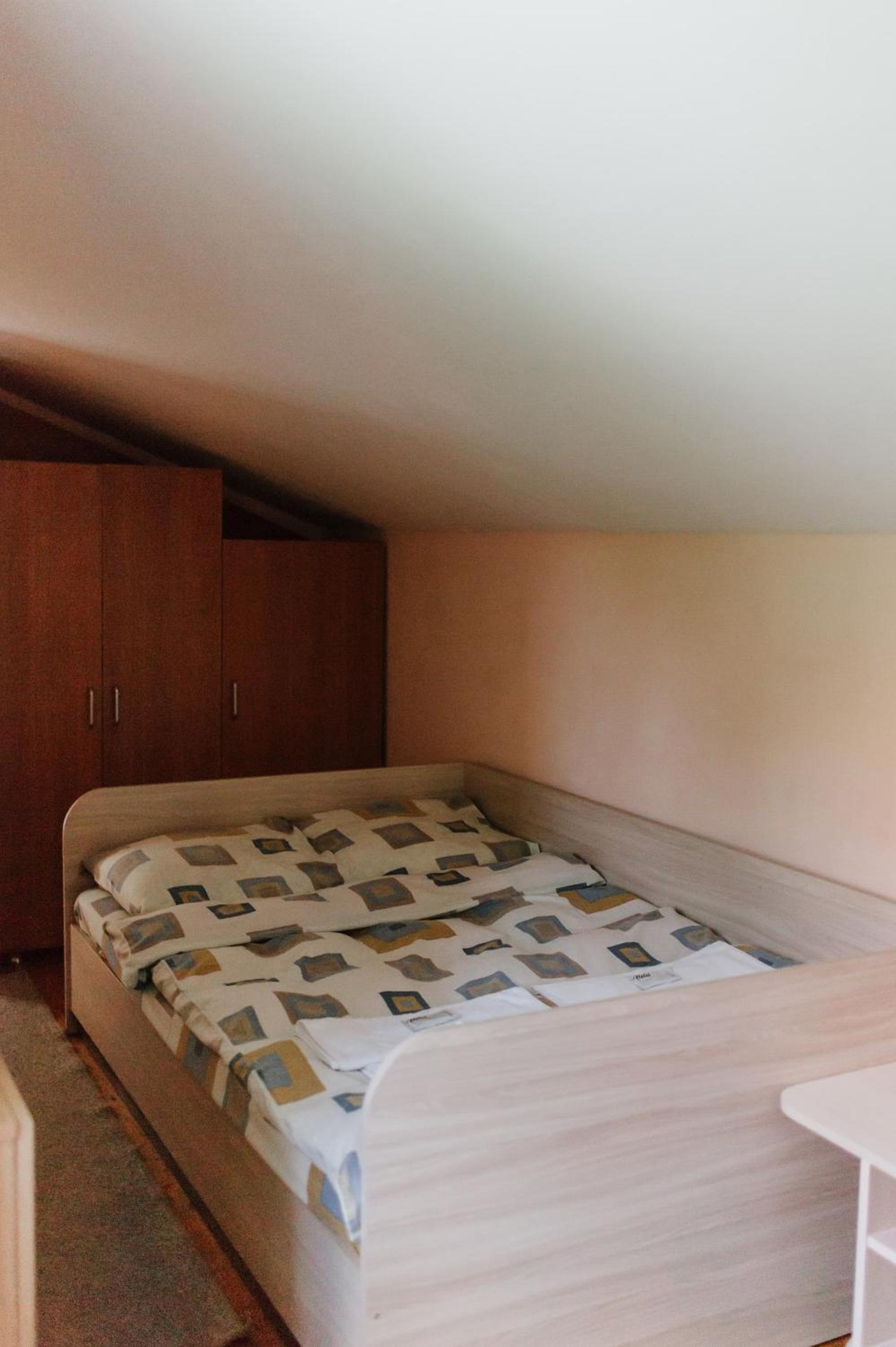 Economy Triple Room with Shared Bathroom photo 2