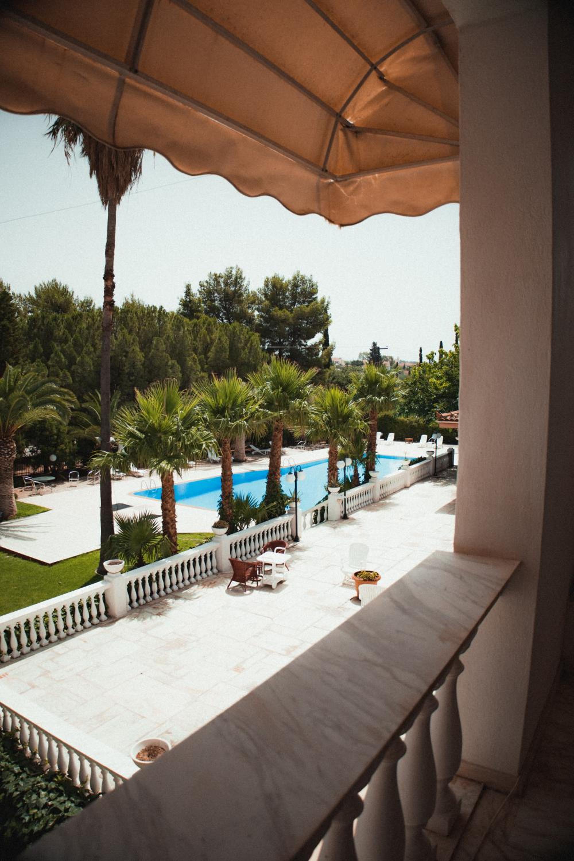 Suite with Pool View (2 - 5 adults) - Photo 8