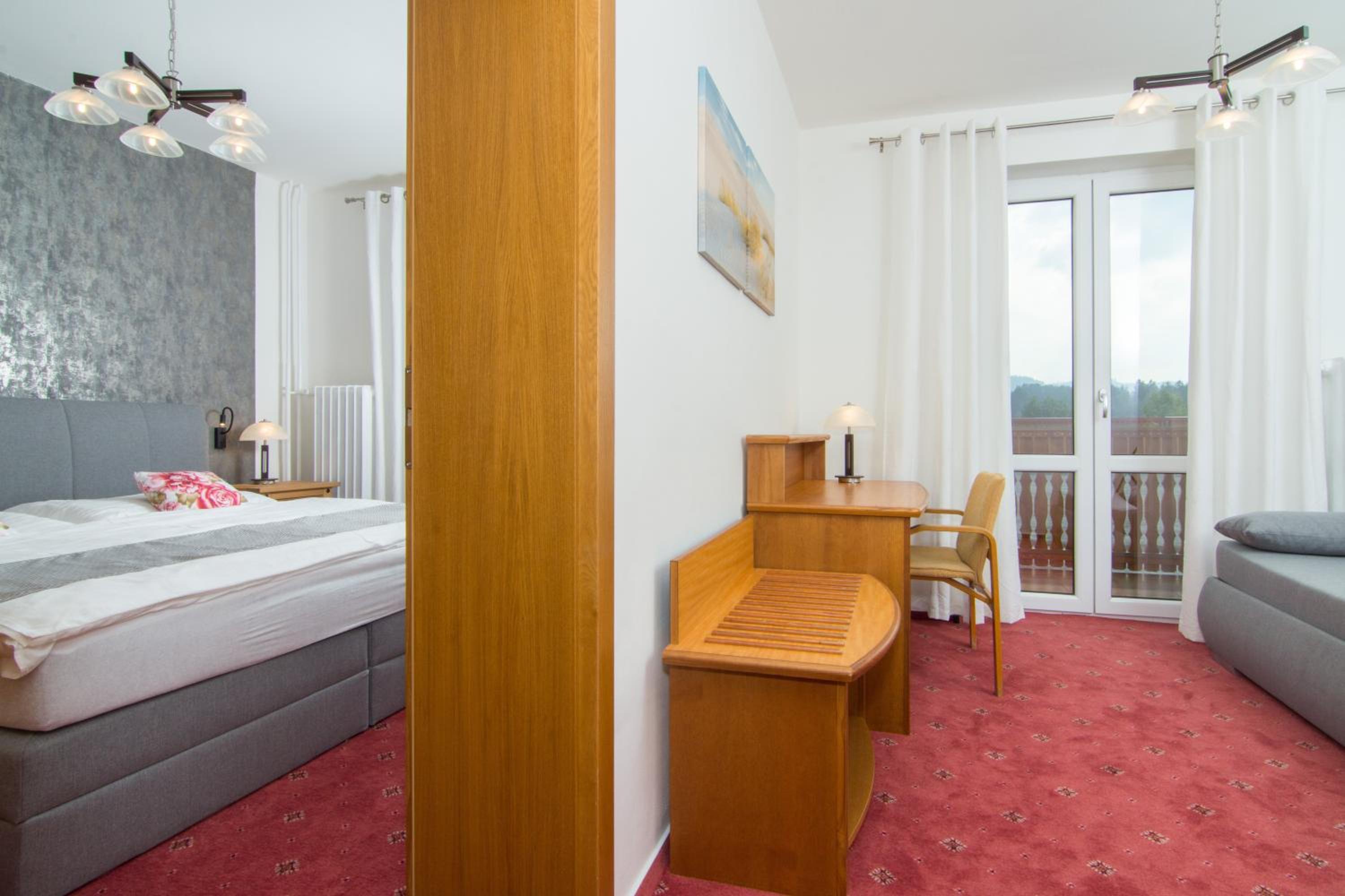 Apartment with Balcony photo 2