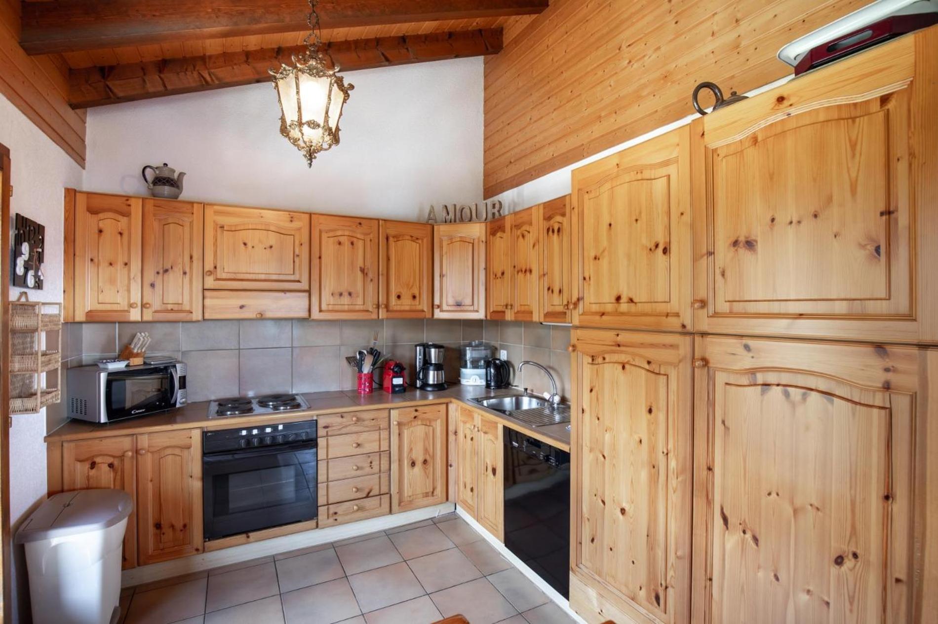 Three-Bedroom House - Photo 10