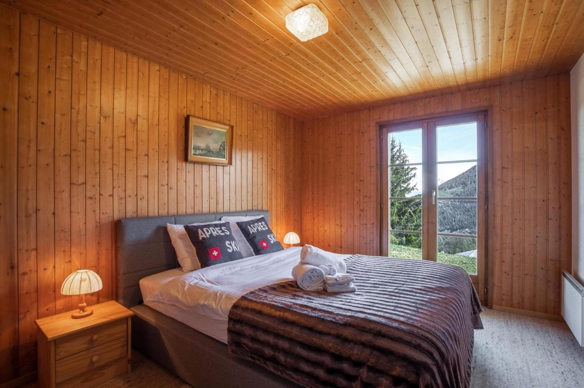 Three-Bedroom House - Photo 12