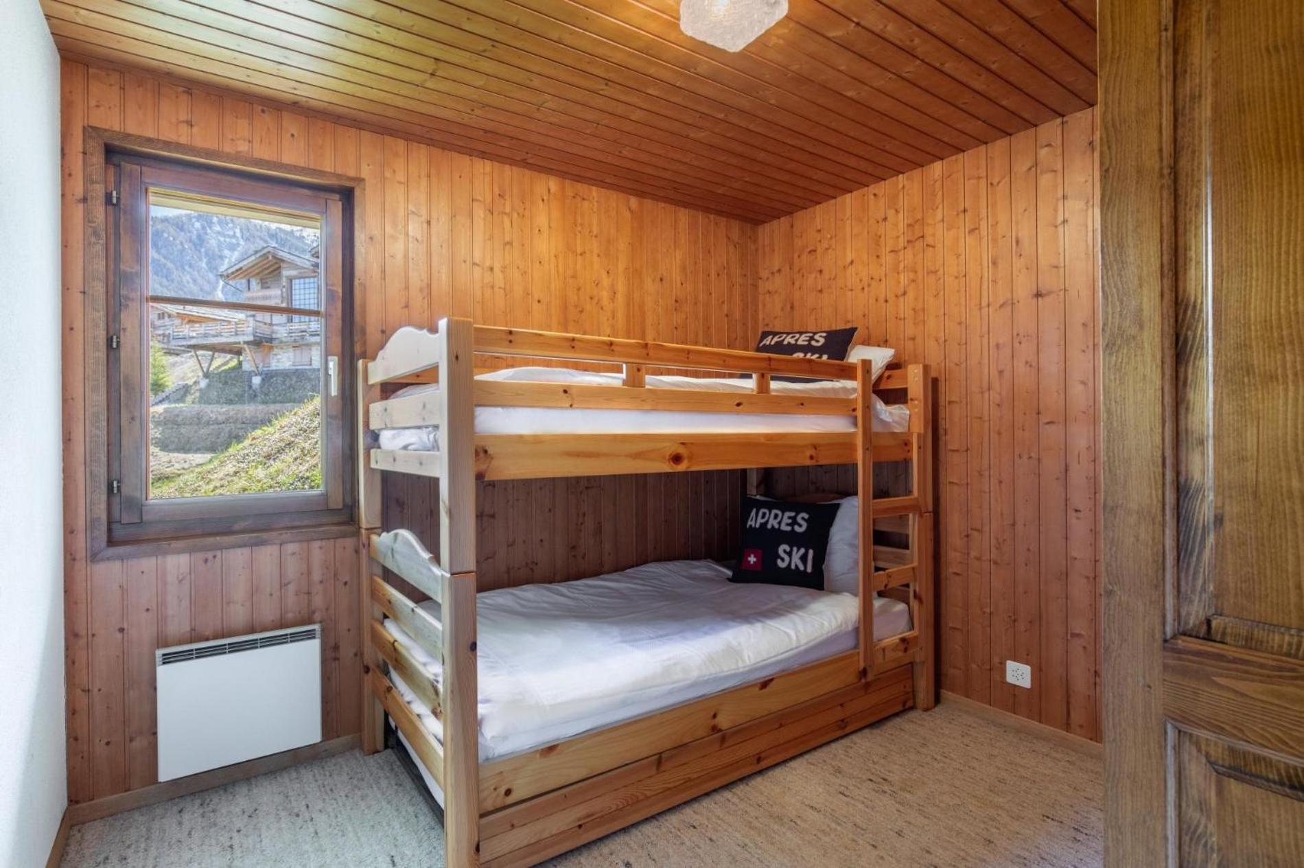 Three-Bedroom House - Photo 2