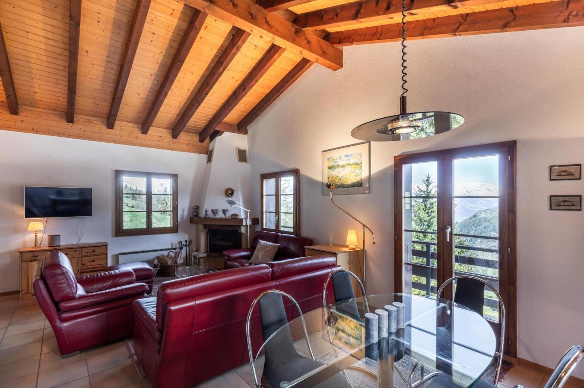 Three-Bedroom House - Photo 4