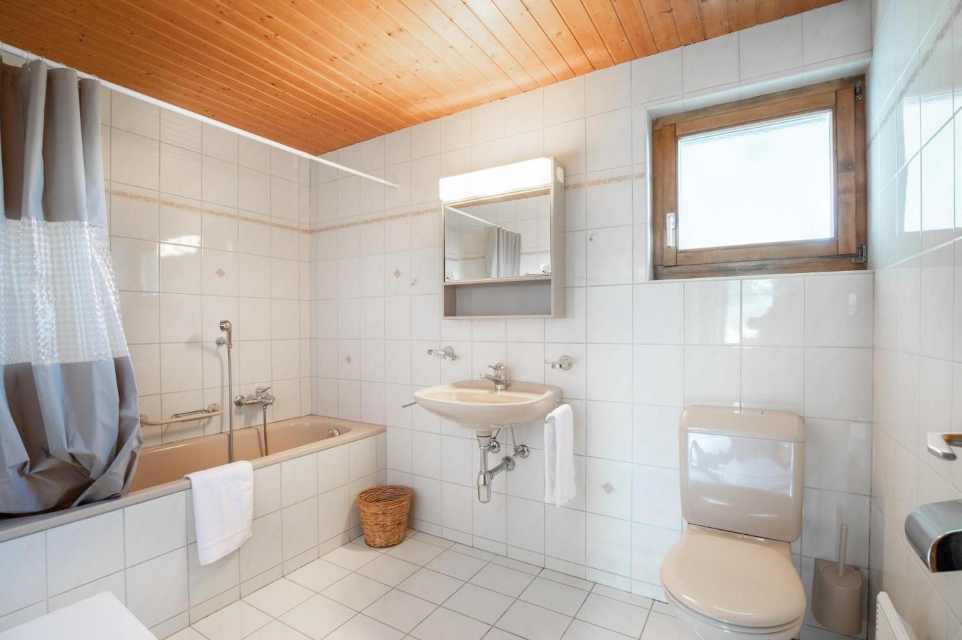 Three-Bedroom House - Photo 9