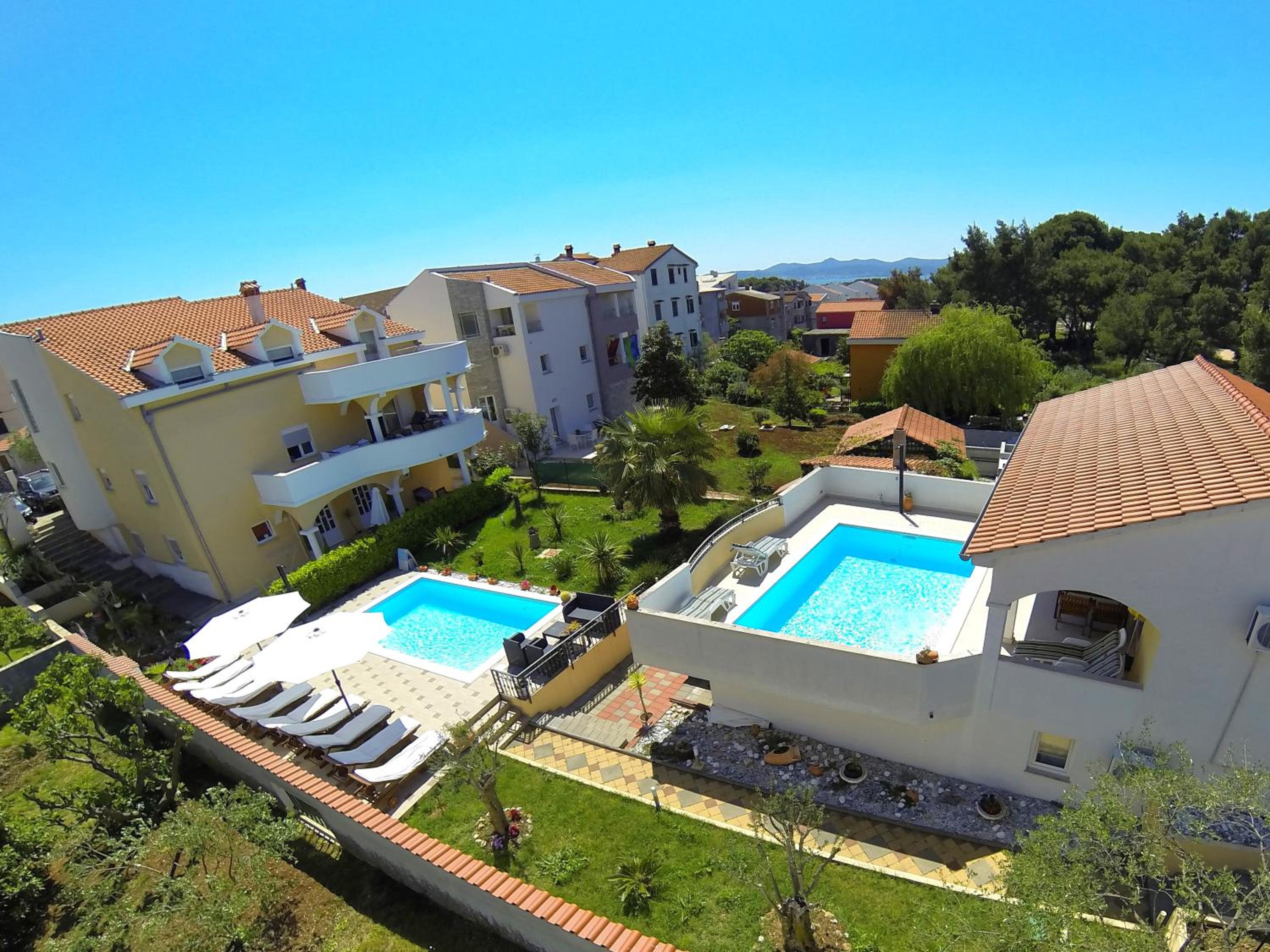 Comfort One-Bedroom Apartment with Terrace and Pool view  photo 3