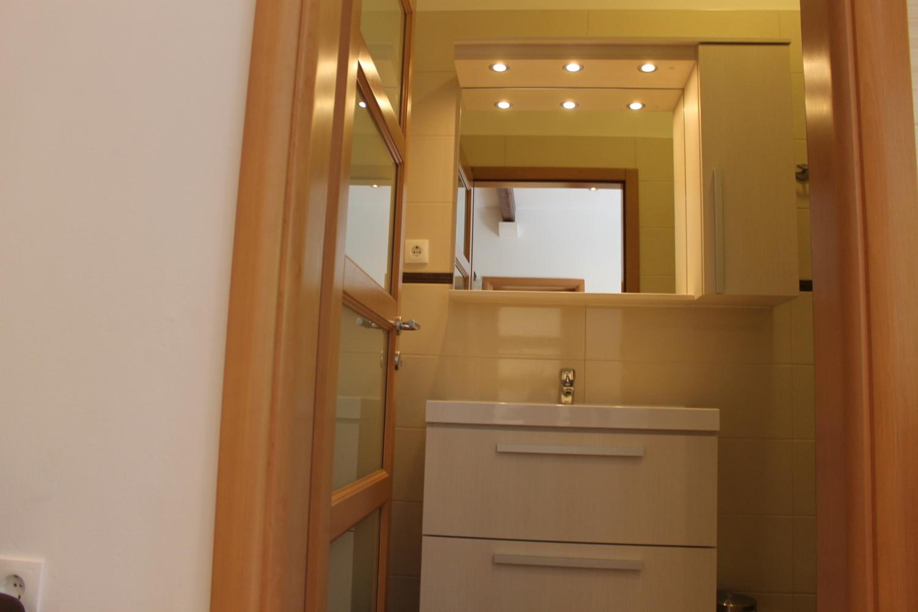Deluxe Two-Bedroom Apartment - Photo 10