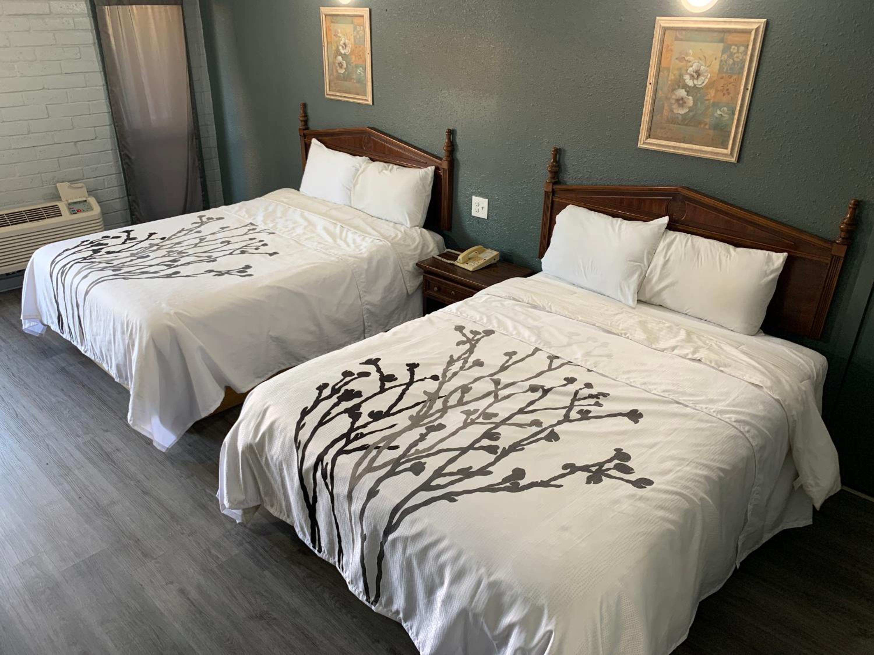 Queen Room with Two Queen Beds - Photo 1