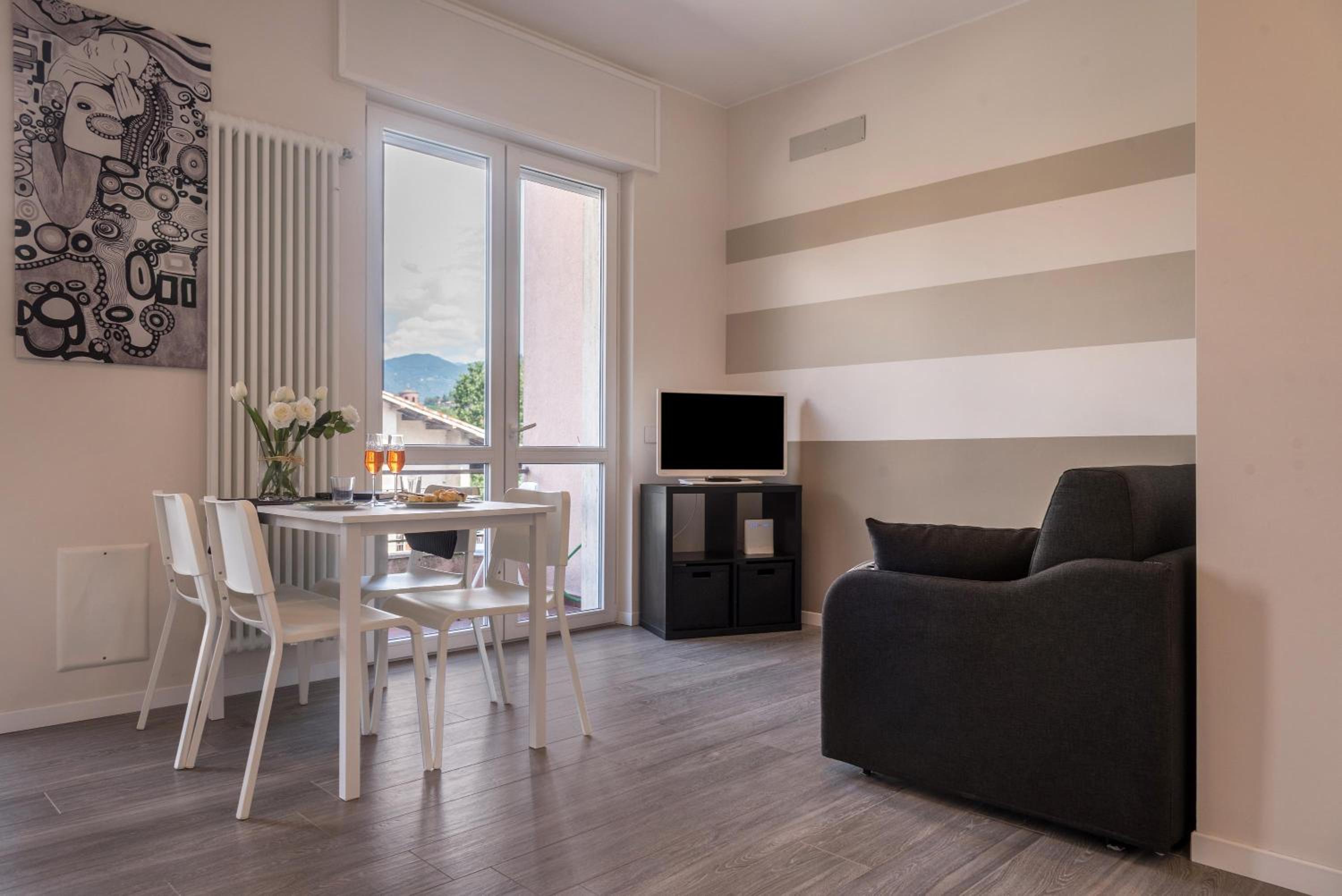Superior One-Bedroom Apartment with Balcony