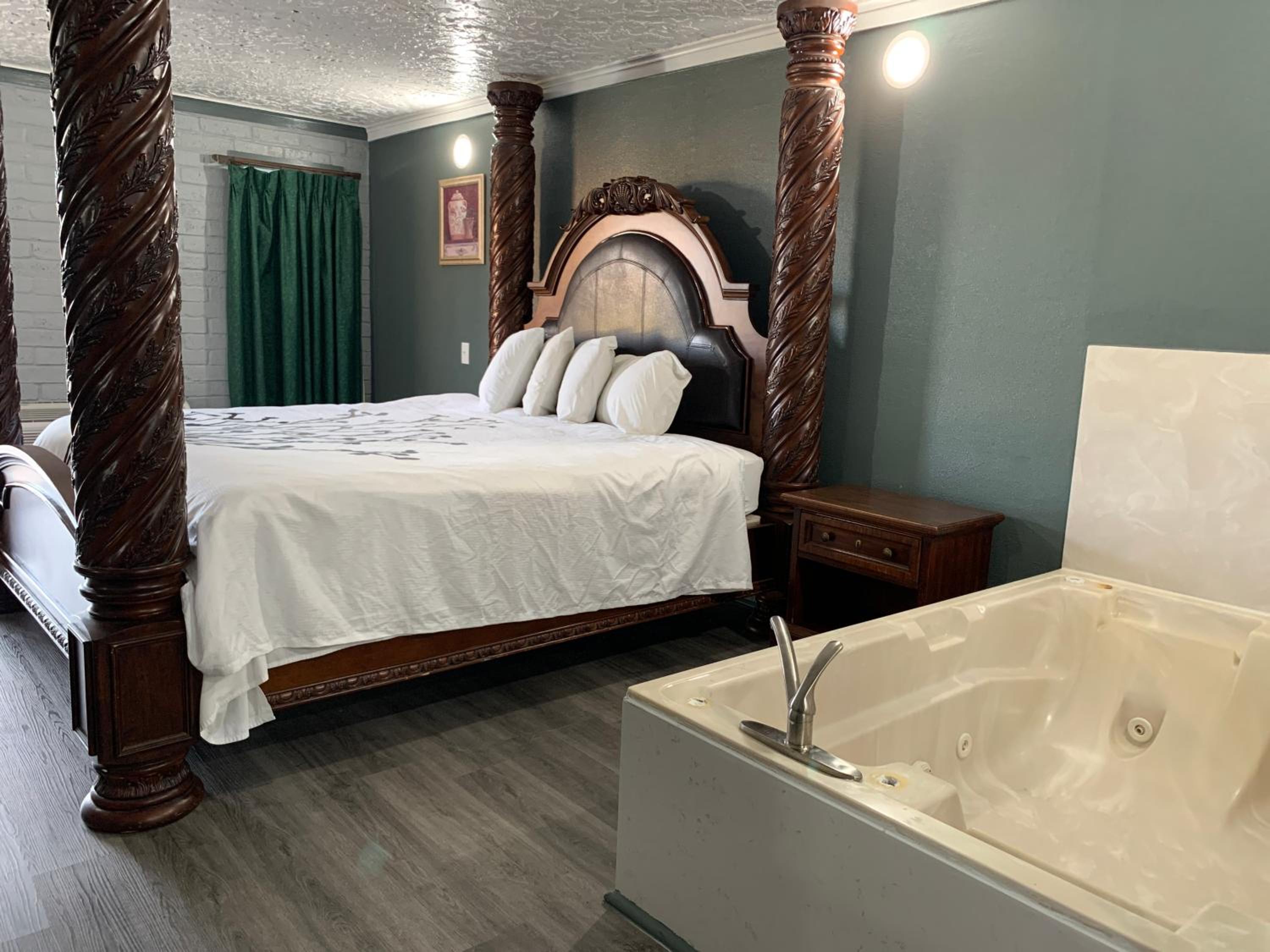King Suite with Spa Bath photo 2