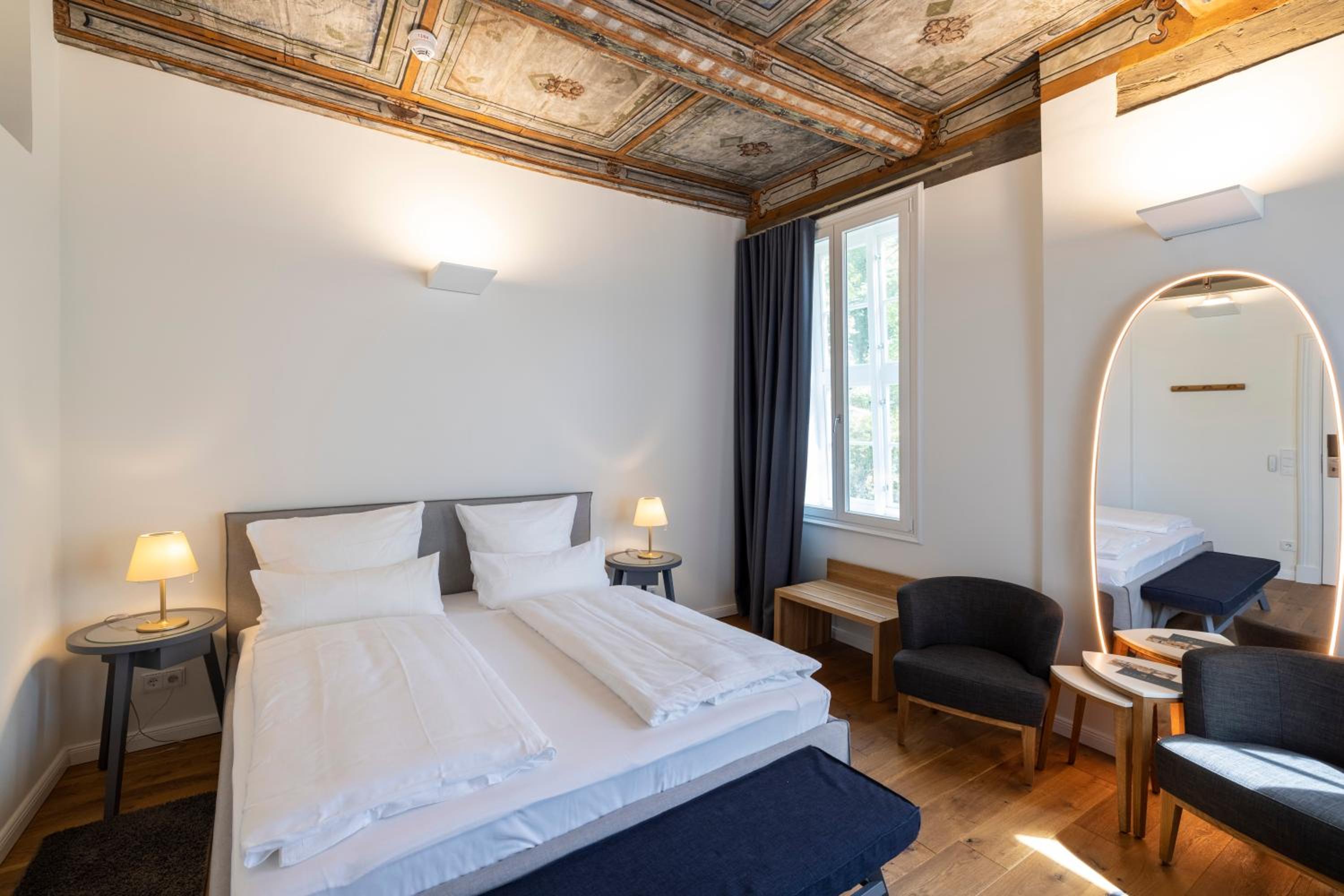 Deluxe King Room photo 1