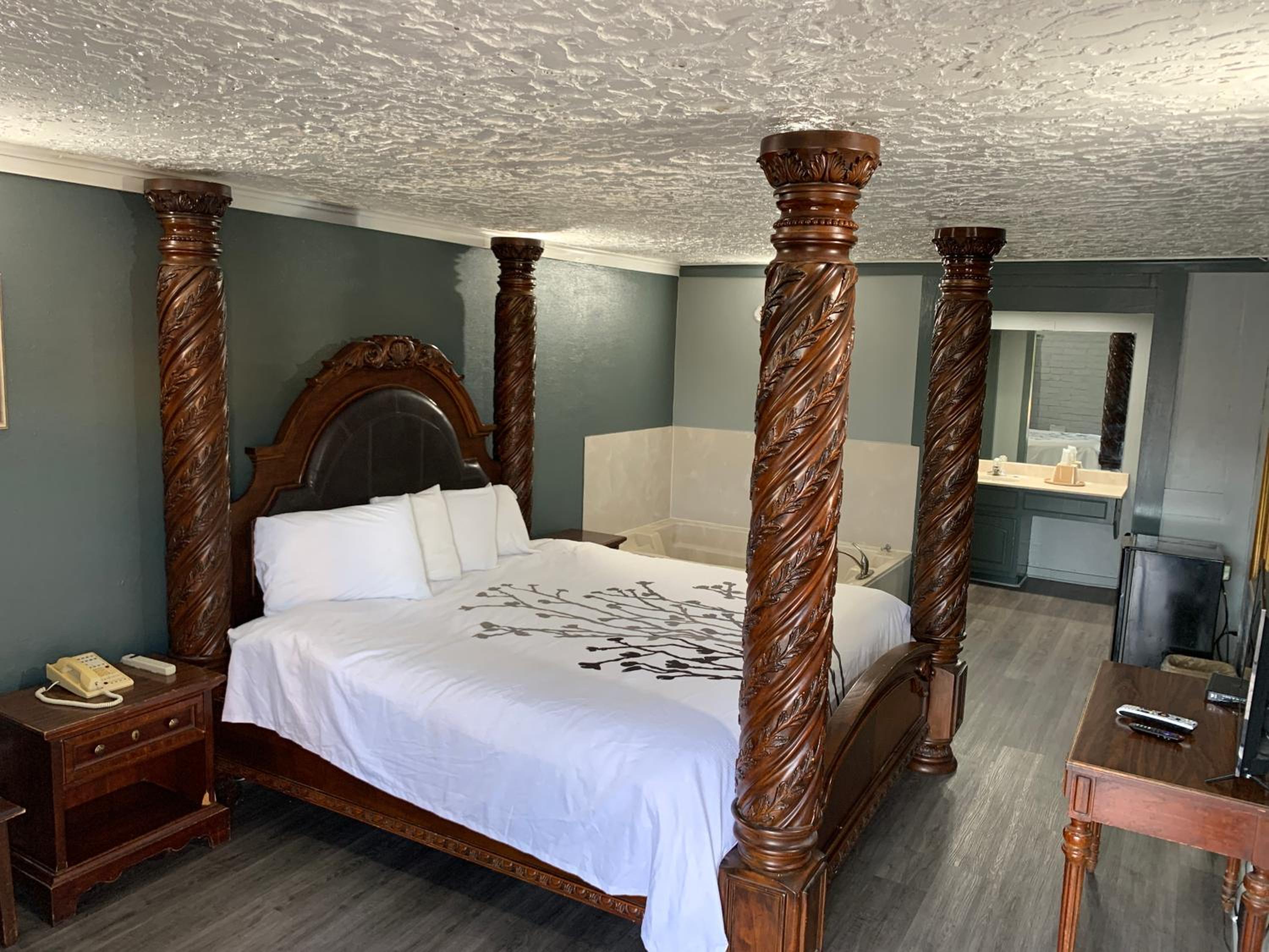 King Suite with Spa Bath photo 1