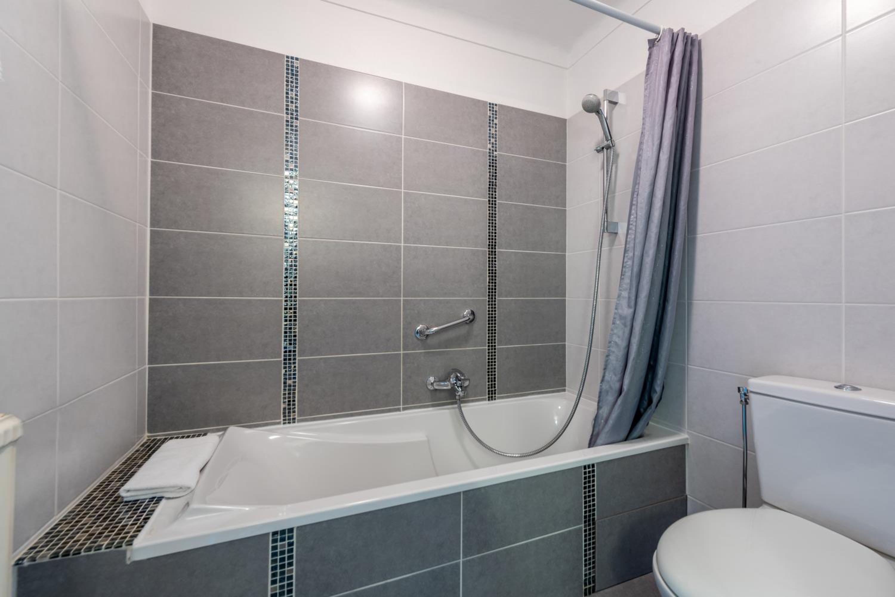 Basic Triple Room photo 2