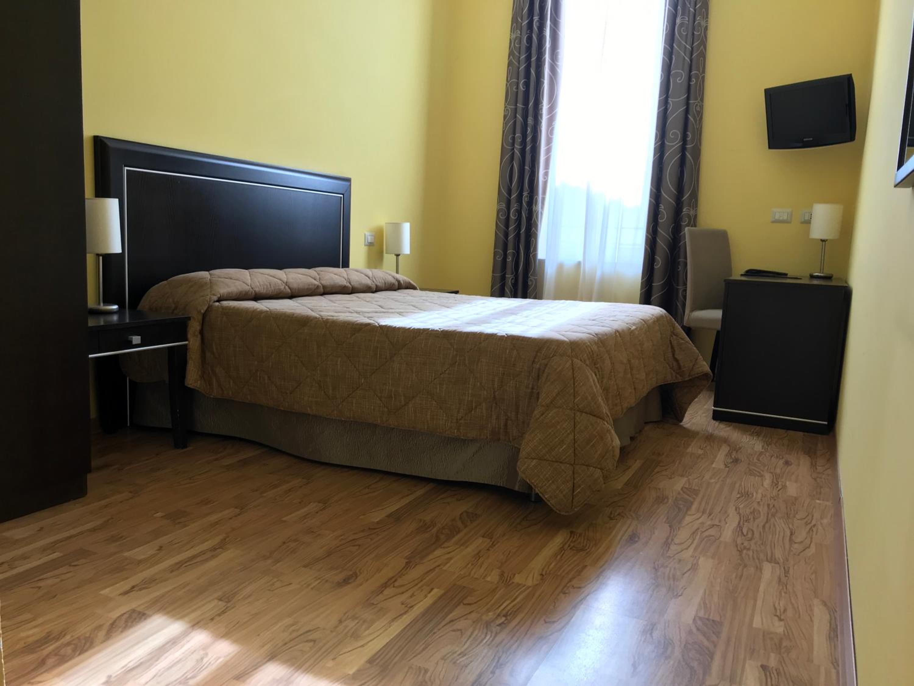Double Room - Photo 9