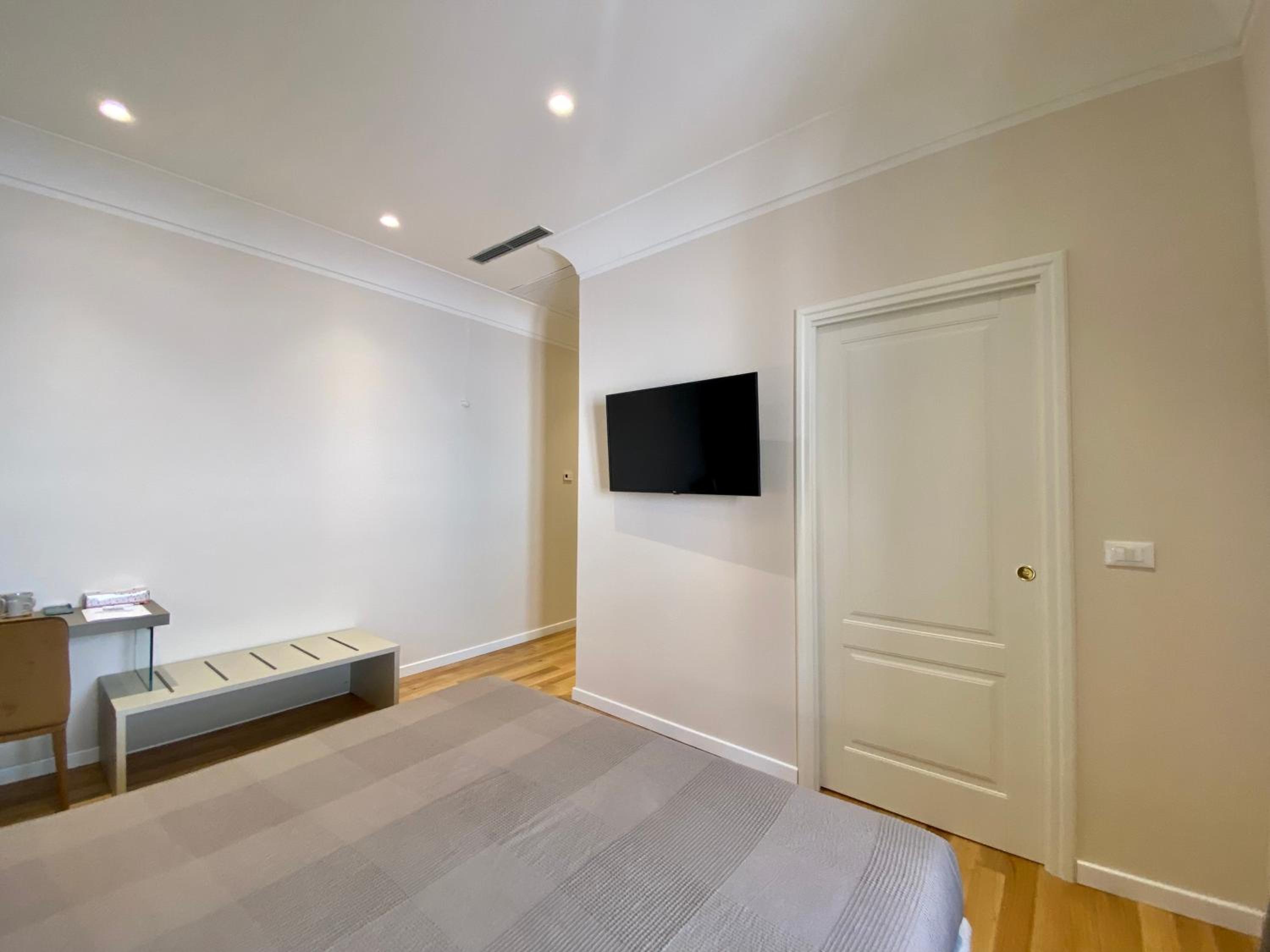 Double Room with Private Bathroom photo 2