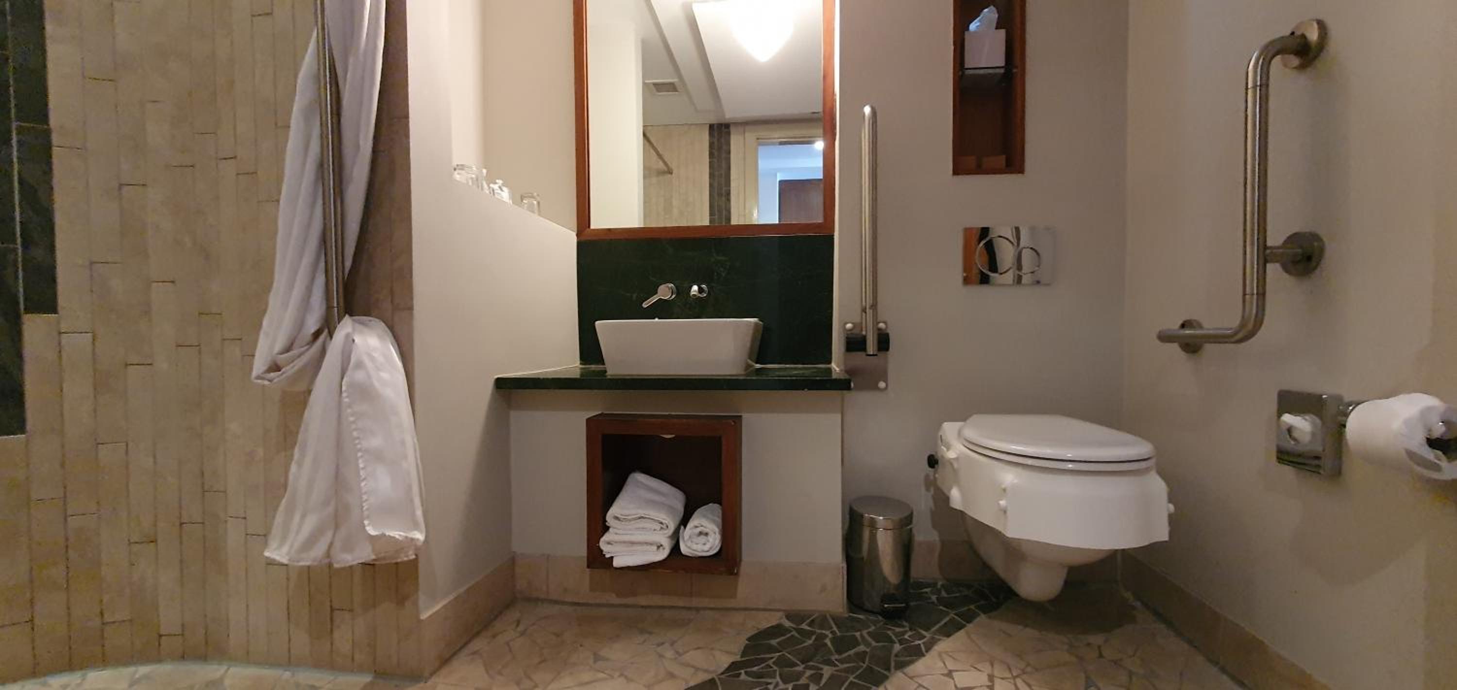 Double or Twin Room - Disability Access - Photo 6