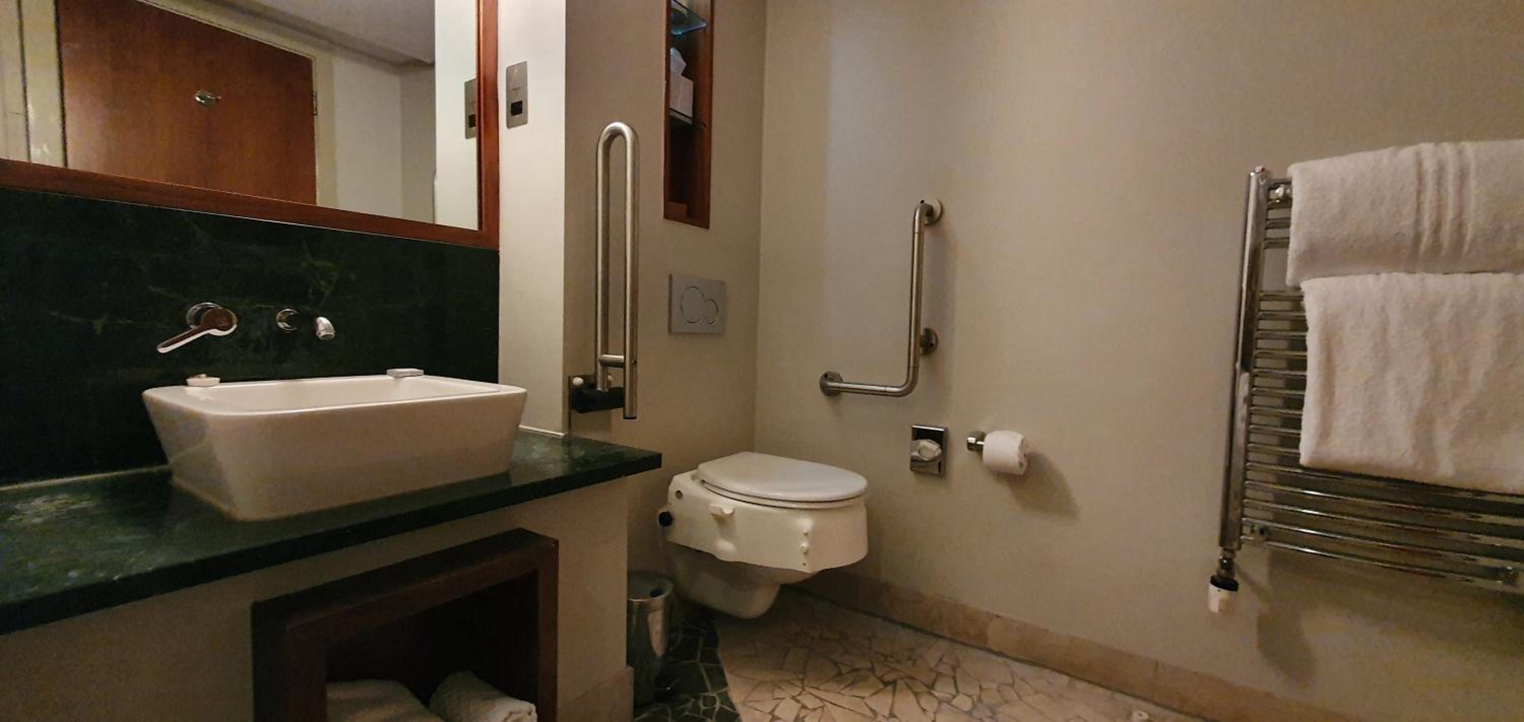 Double or Twin Room - Disability Access - Photo 7