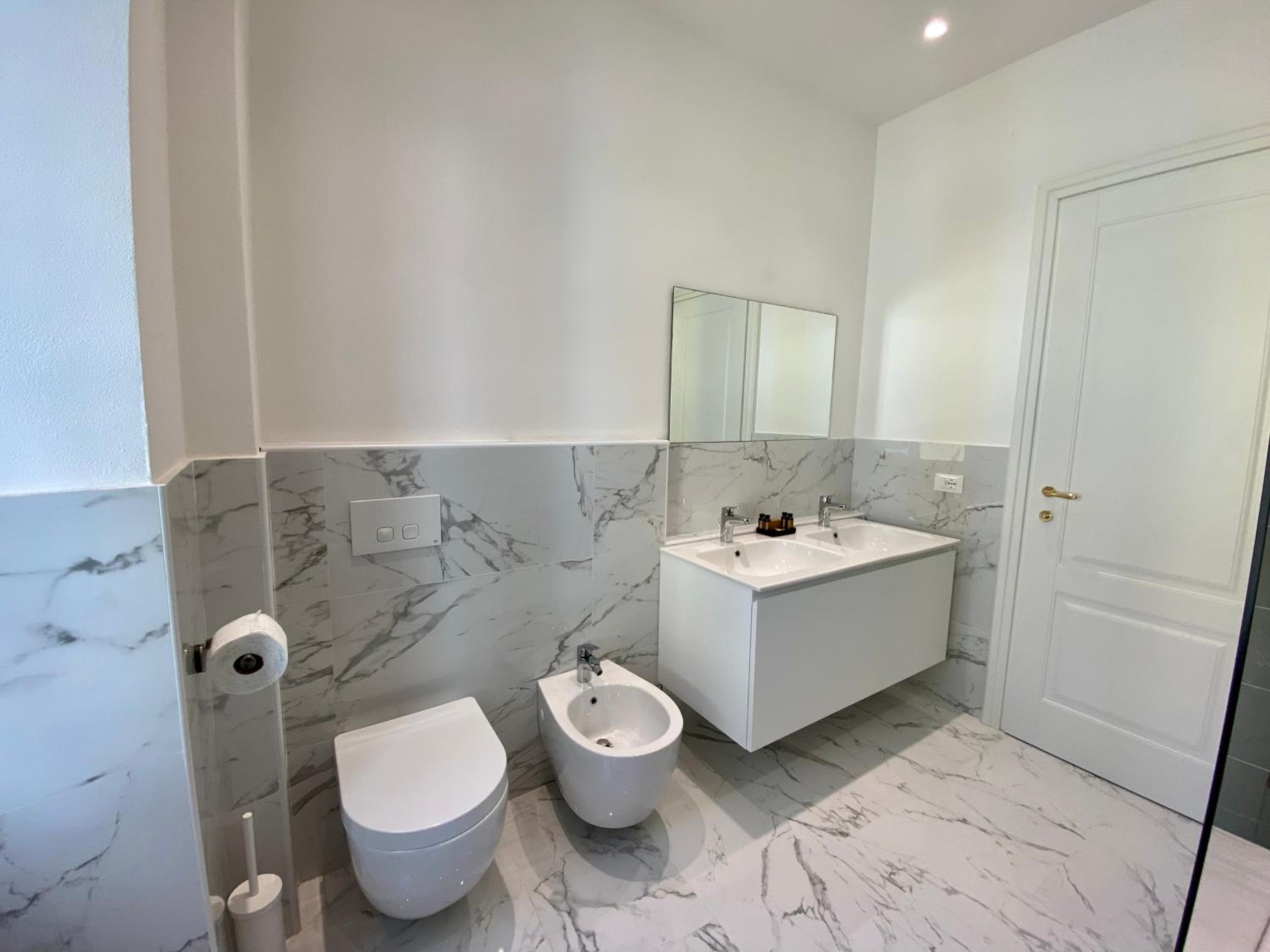 Suite - Photo 6