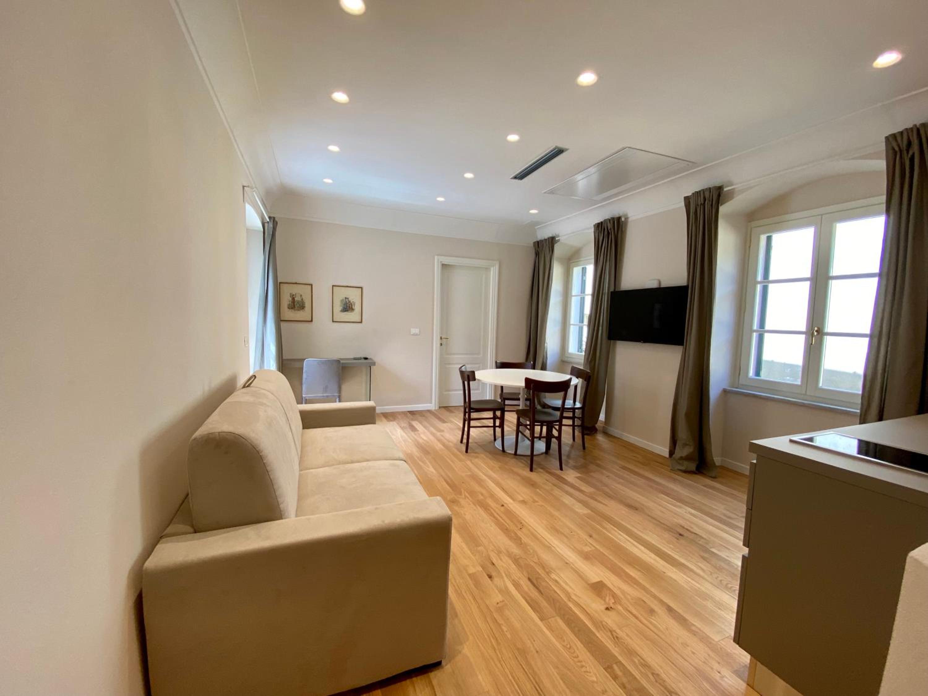 Suite - Photo 21