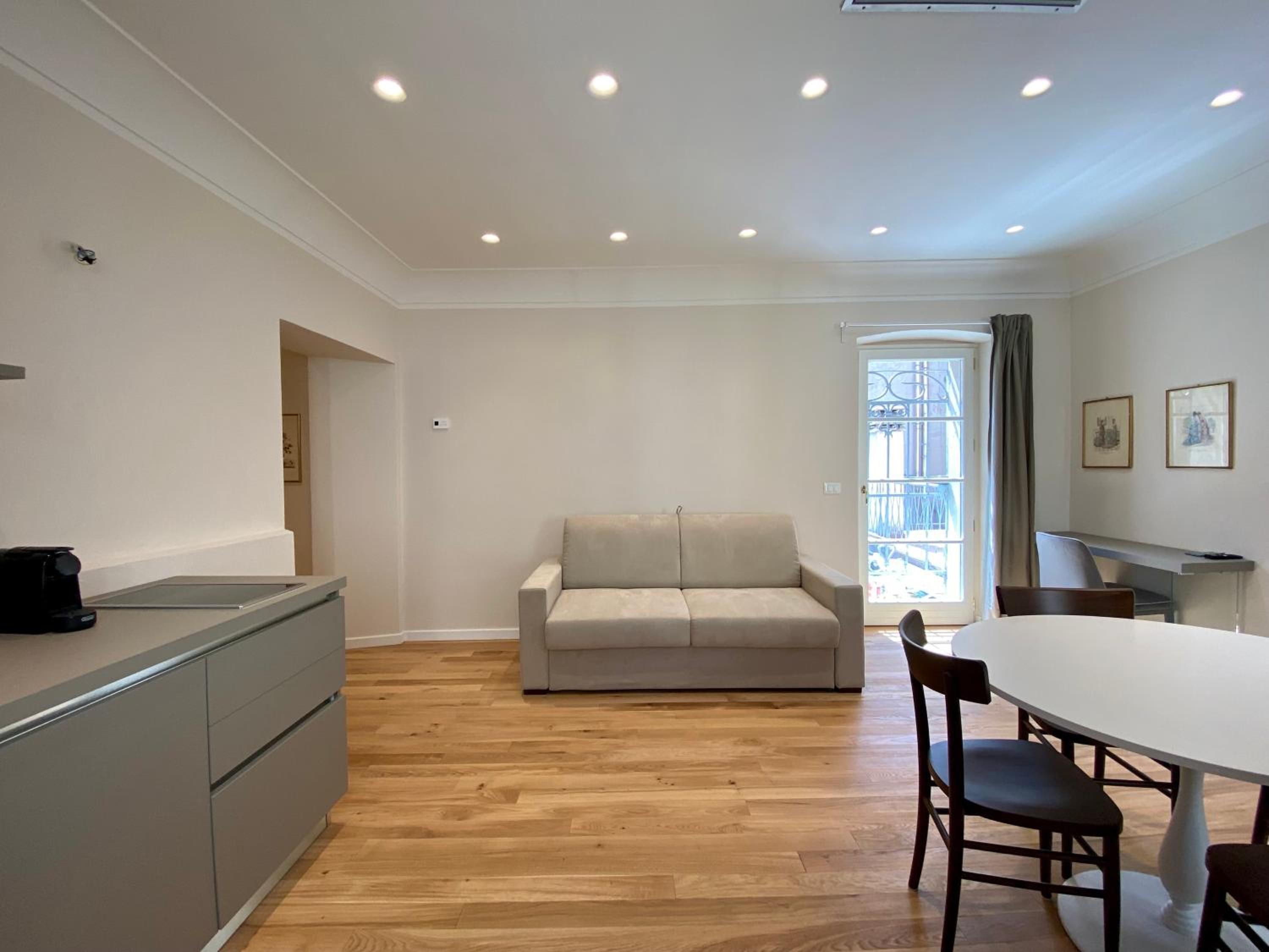 Suite - Photo 24