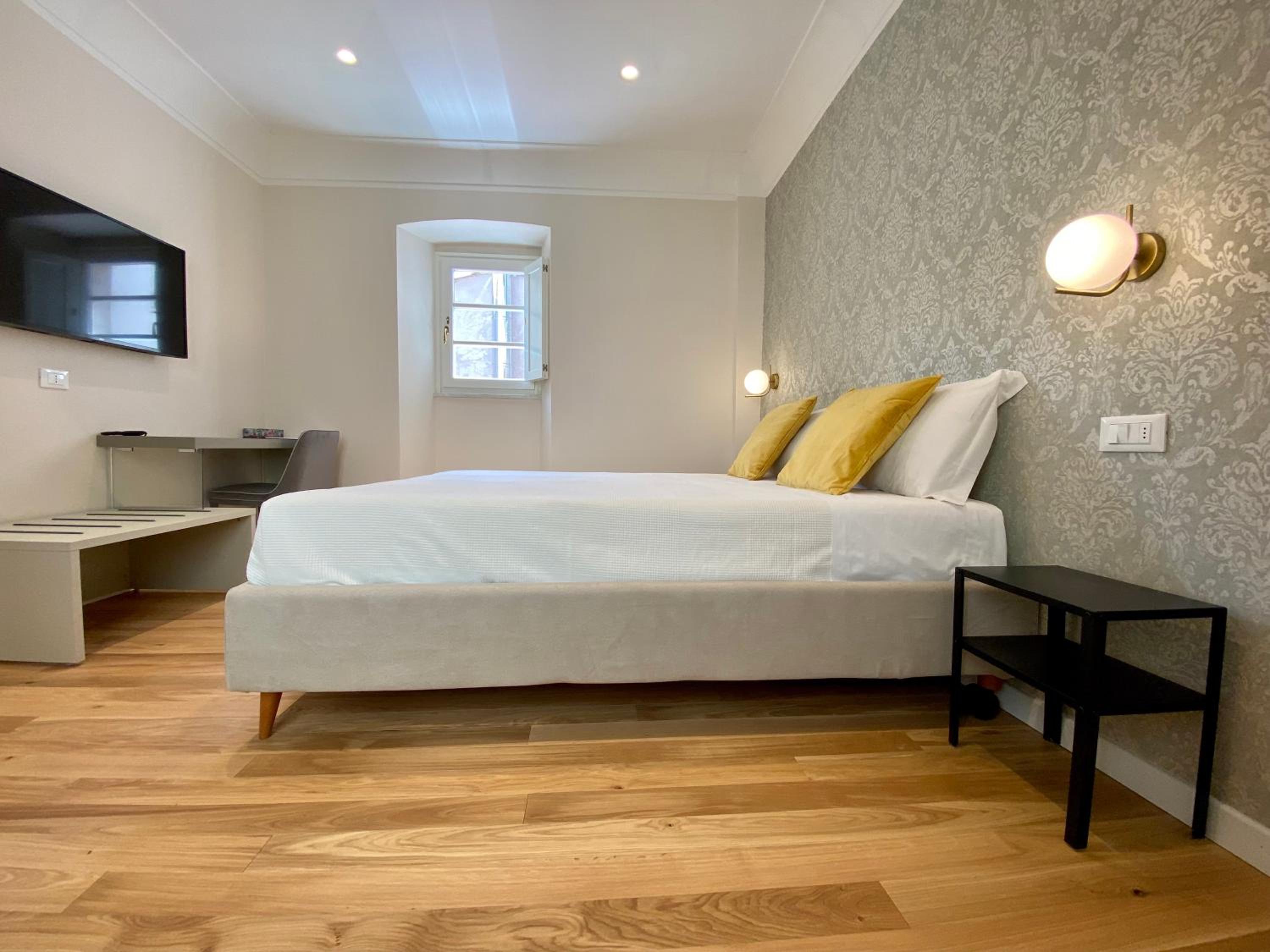 Suite - Photo 17