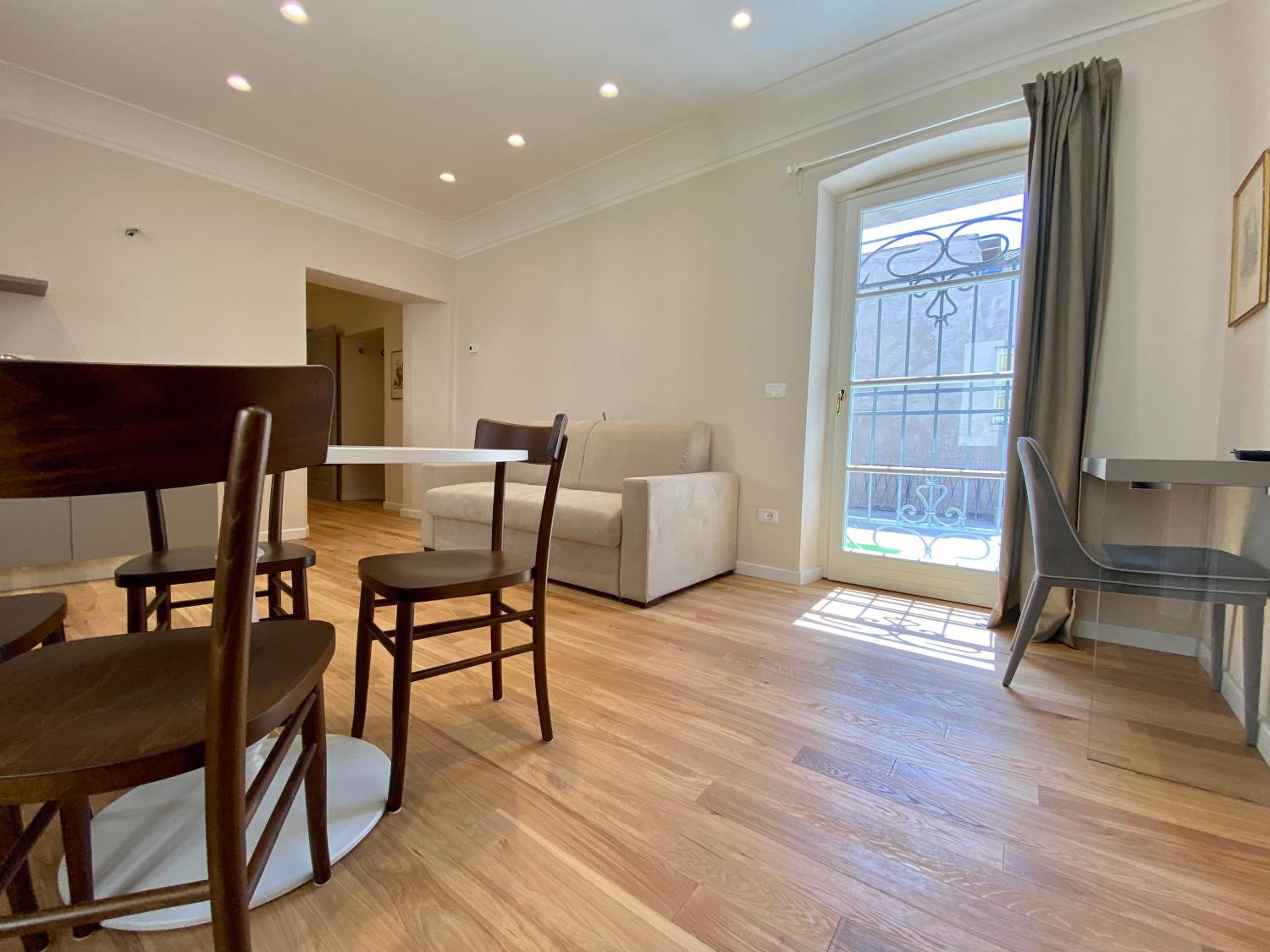 Suite - Photo 19
