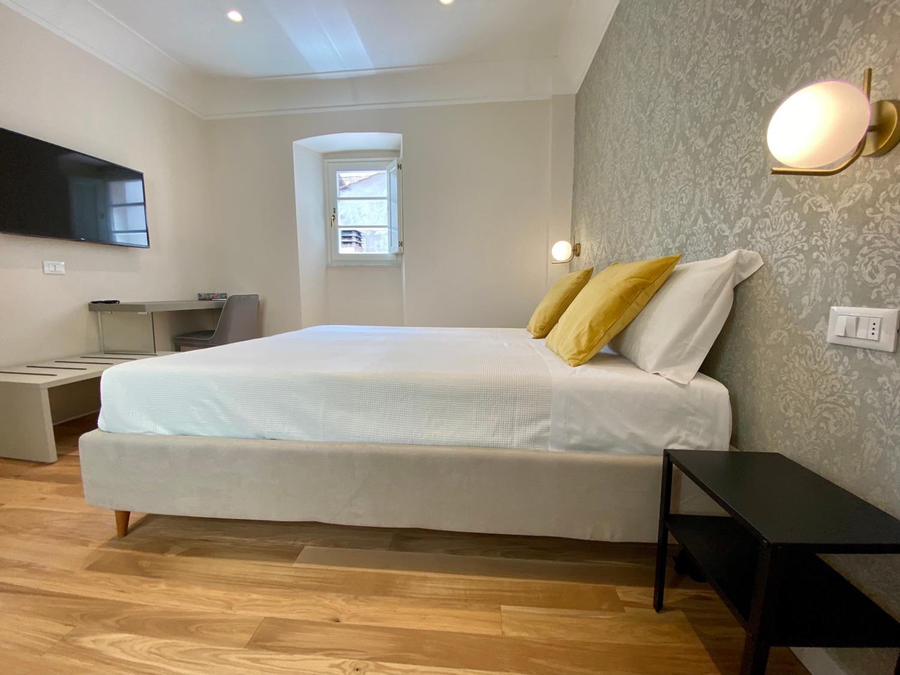 Suite - Photo 13