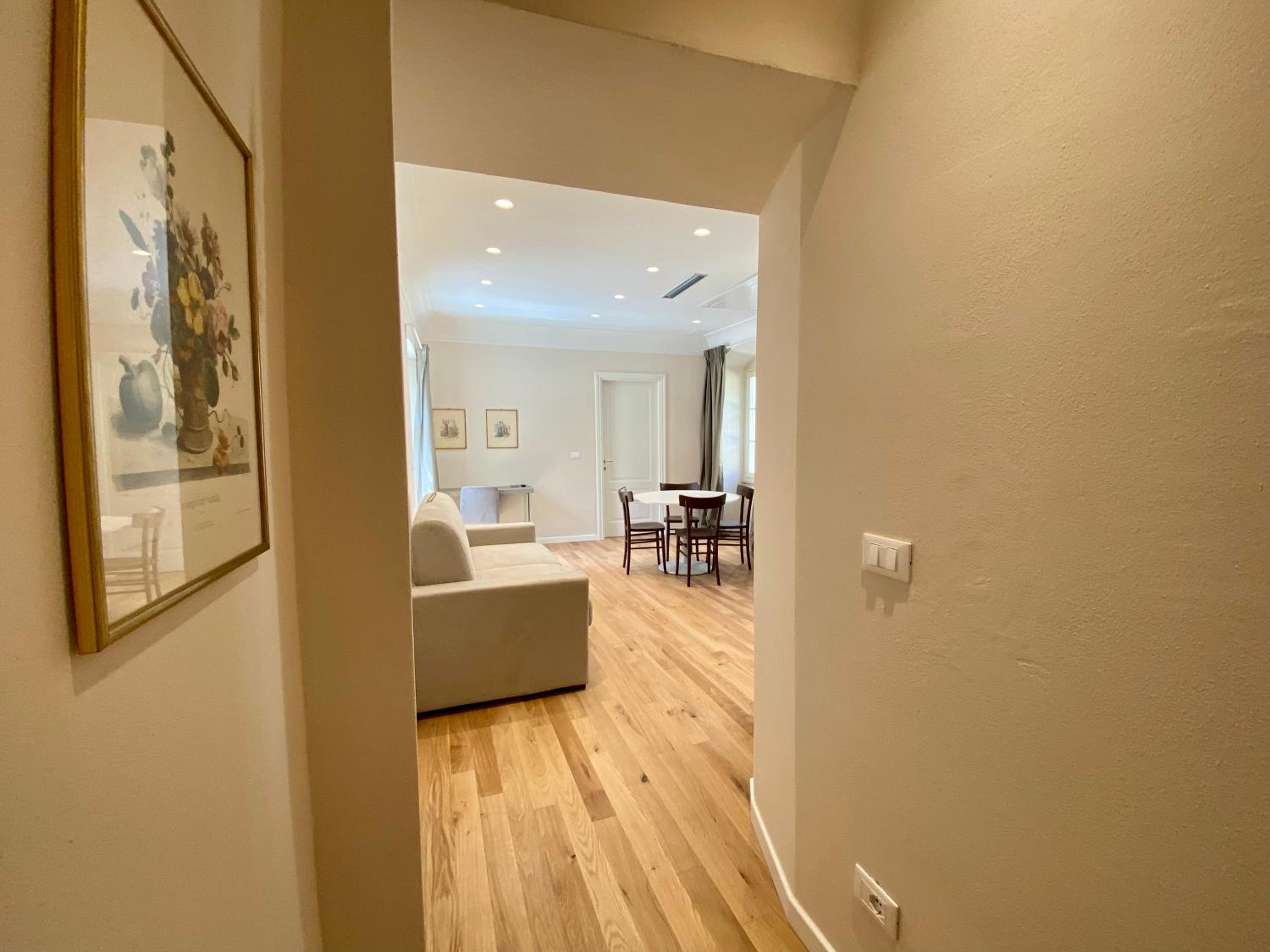 Suite - Photo 27