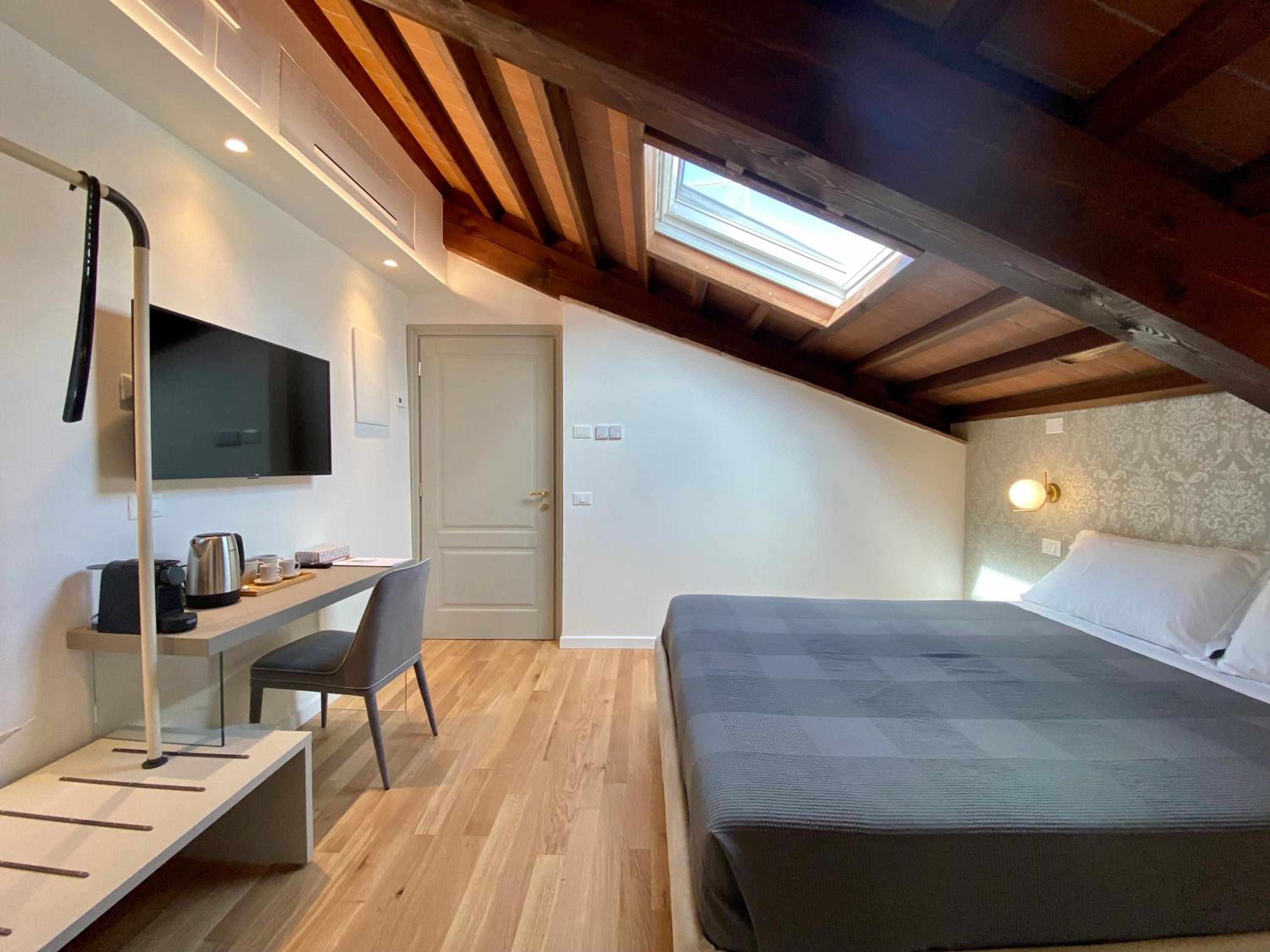 Double Room with Private Bathroom photo 2