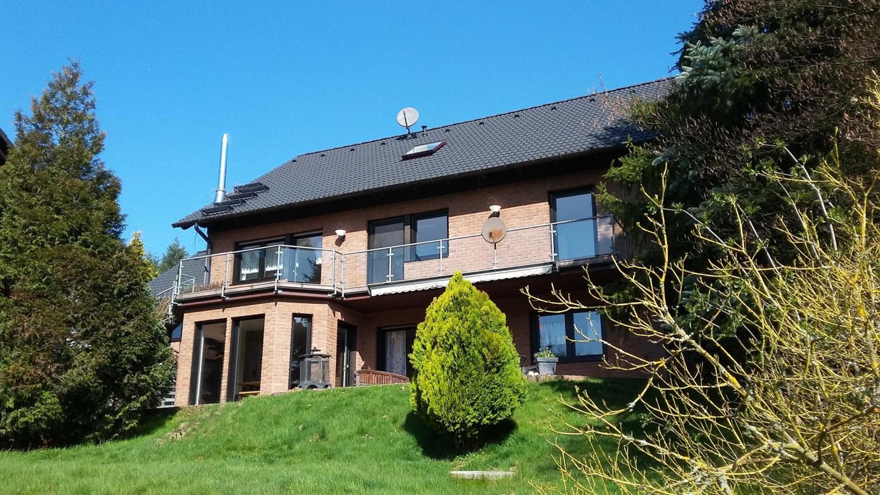 Three-Bedroom Apartment with Balcony photo 3
