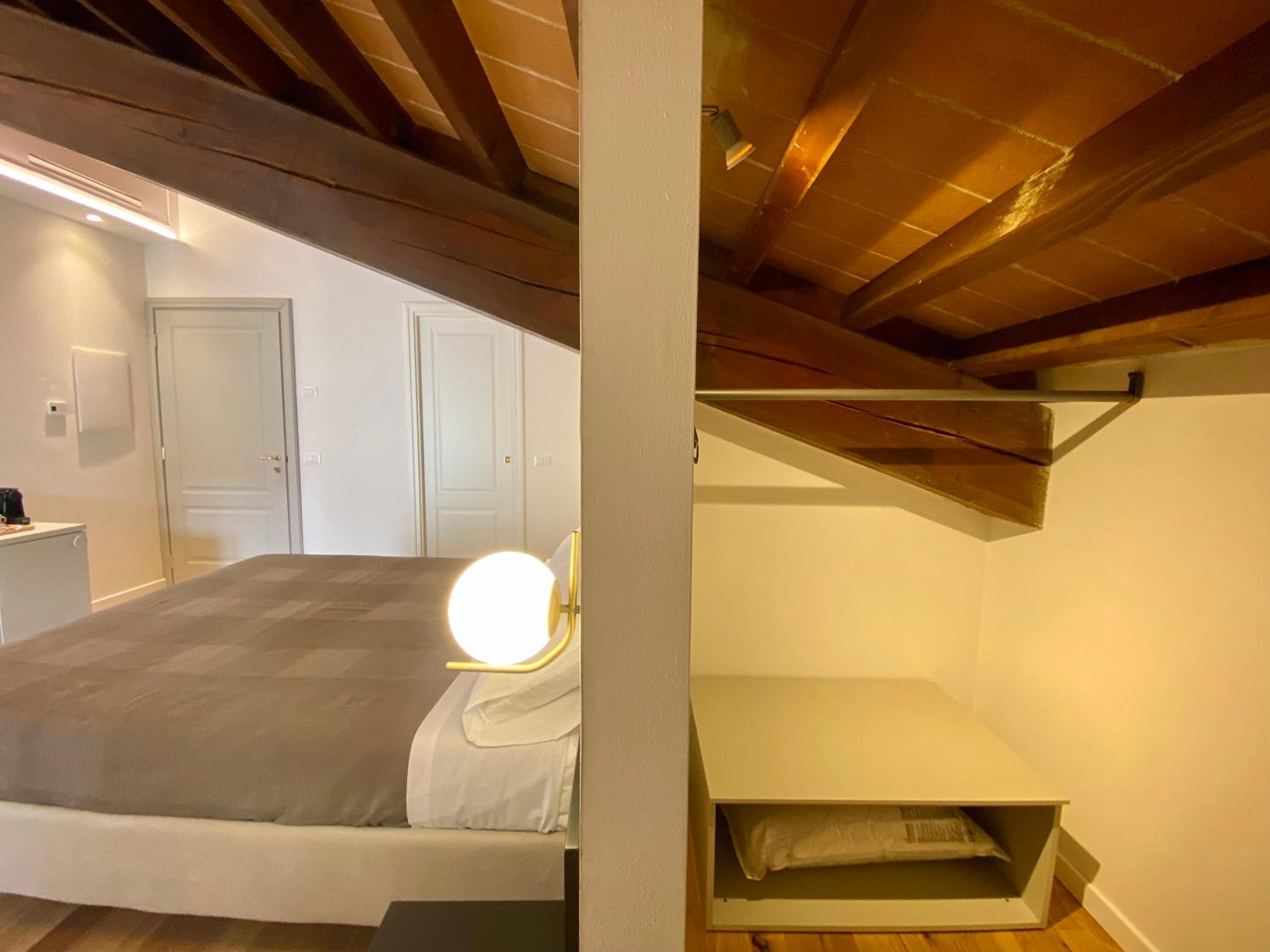 Double Room with Balcony - Photo 4