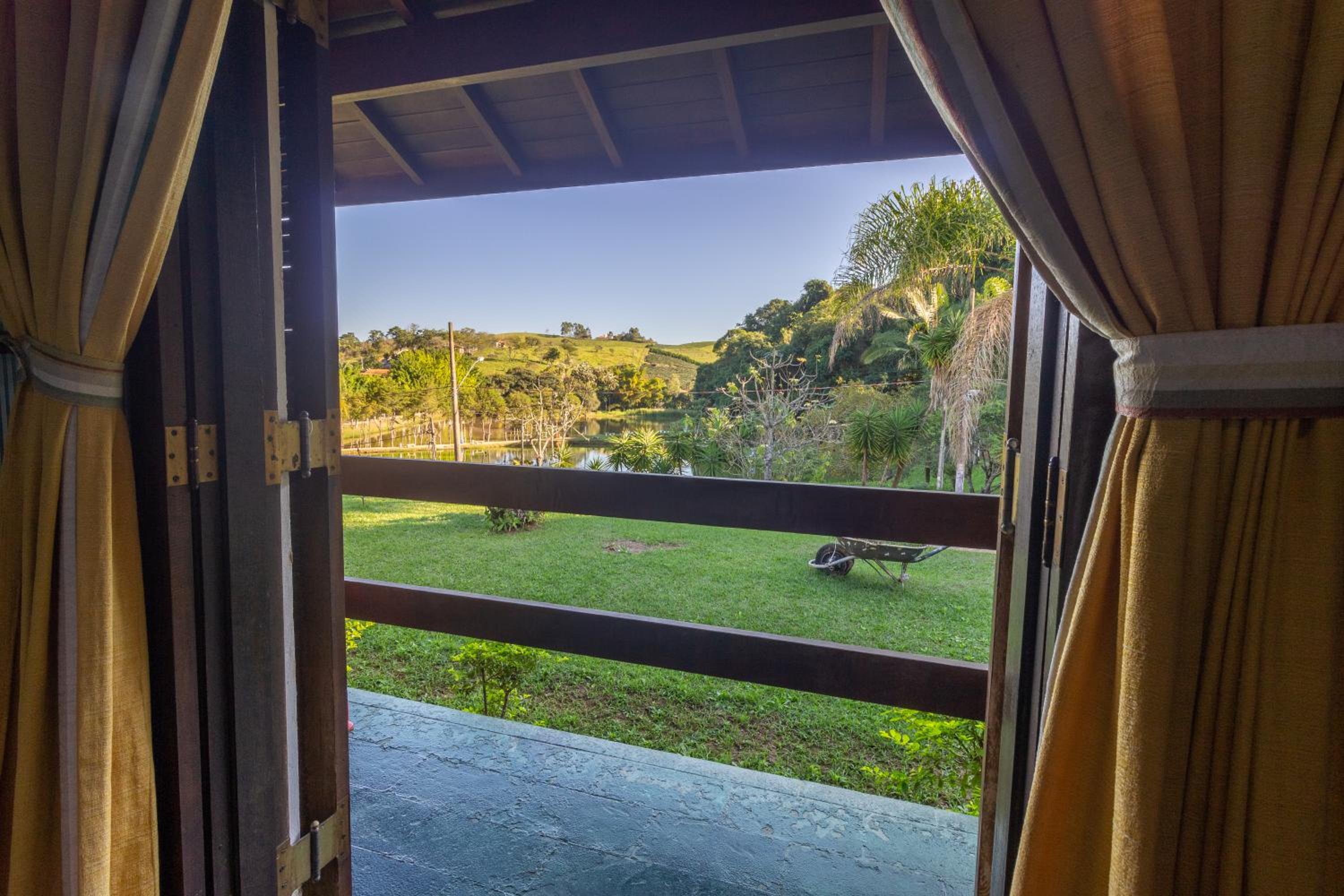 Superior Double or Twin Room with Lake View photo 3