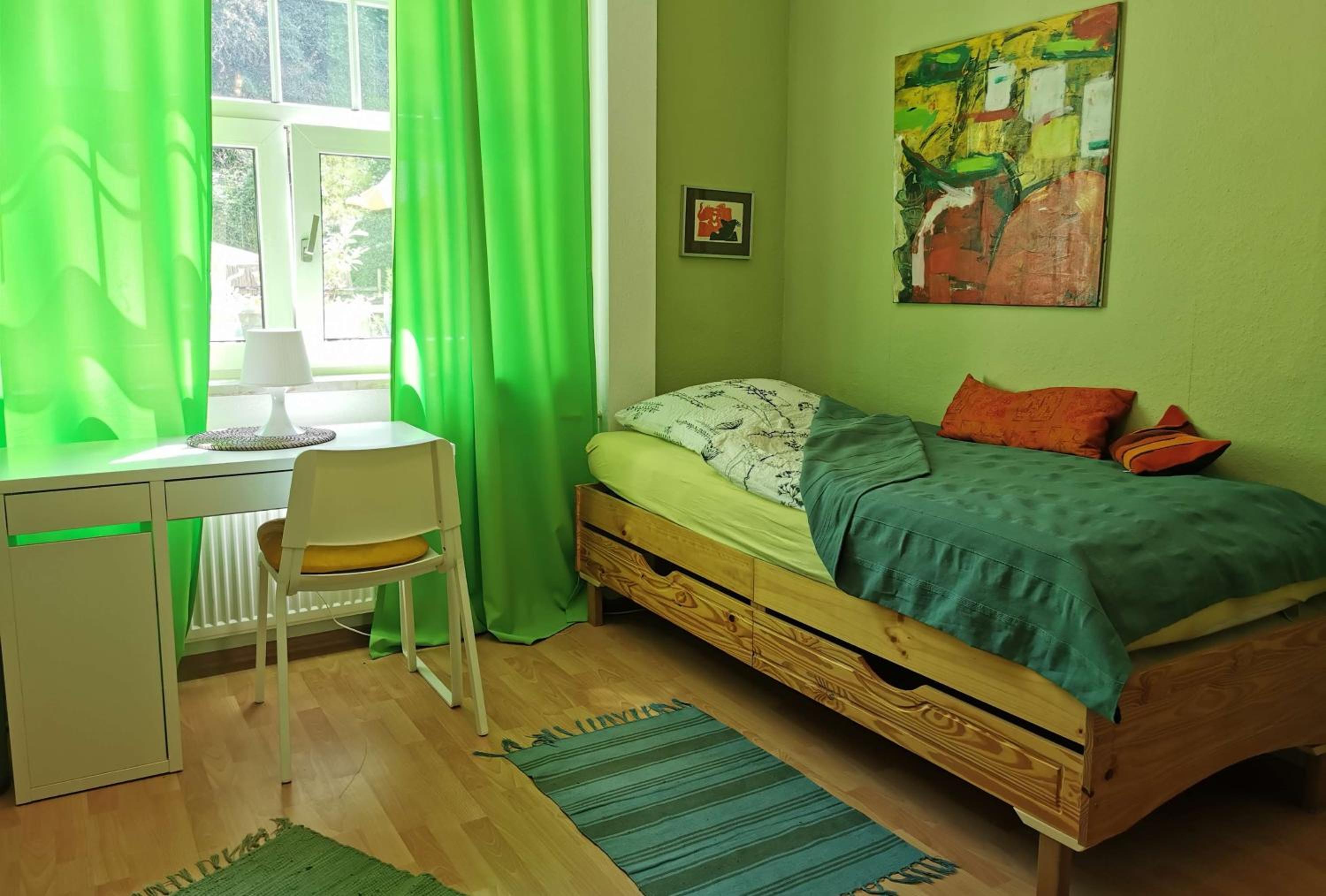 One-Bedroom Apartment photo 1
